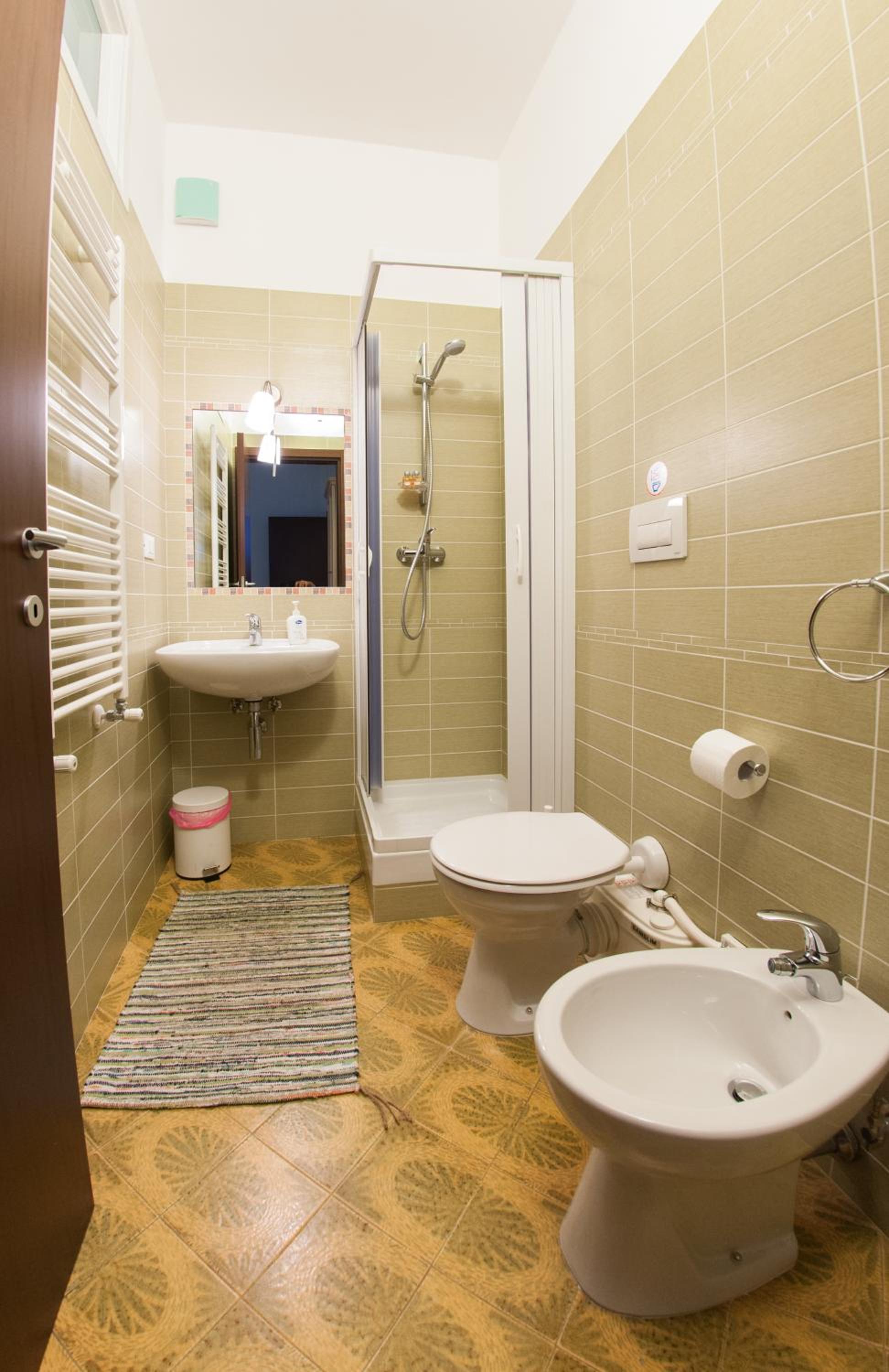 Double or Twin Room with Private Bathroom photo 3