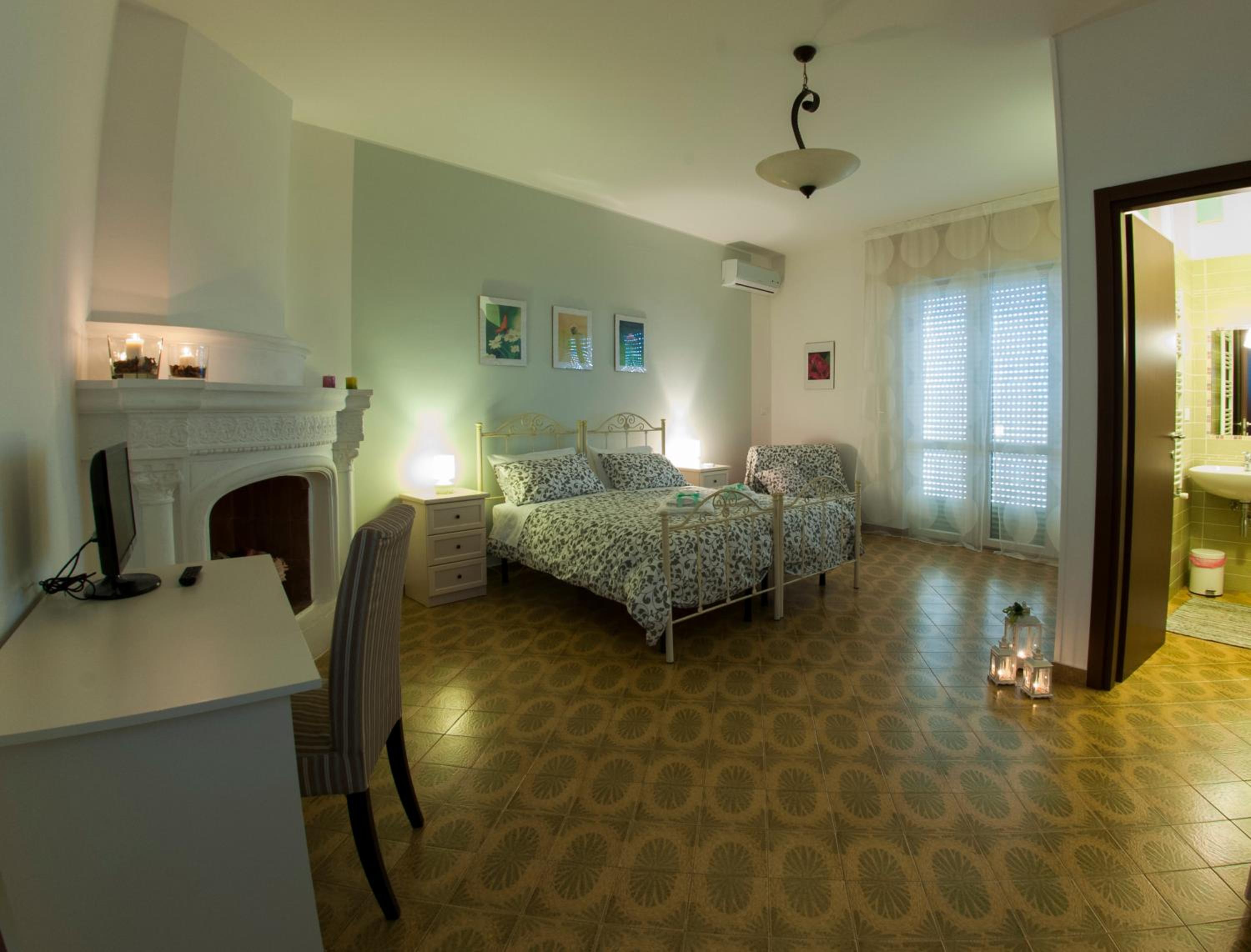Double or Twin Room with Private Bathroom photo 1
