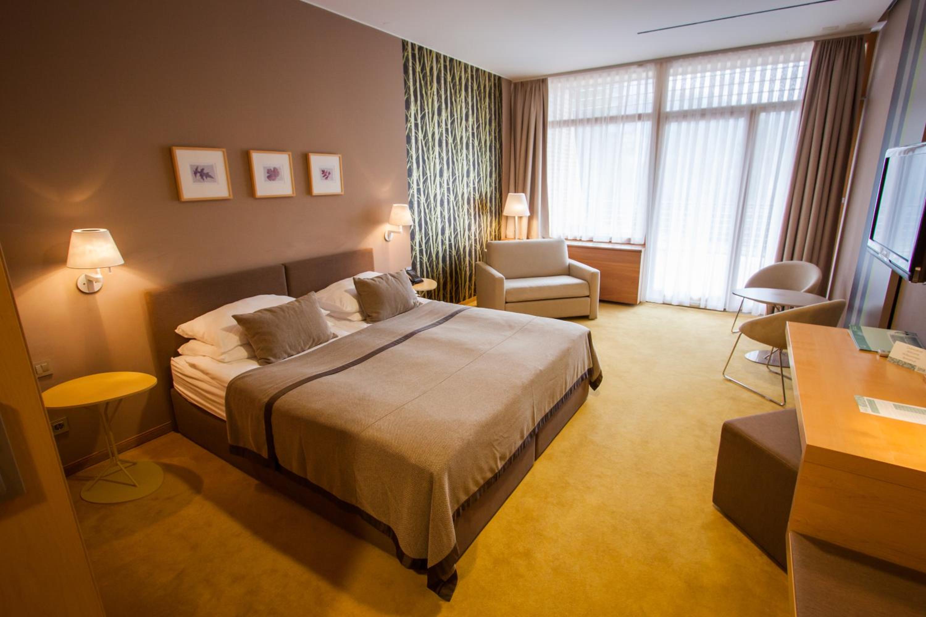 Triple Room with Balcony and Forest View photo 2