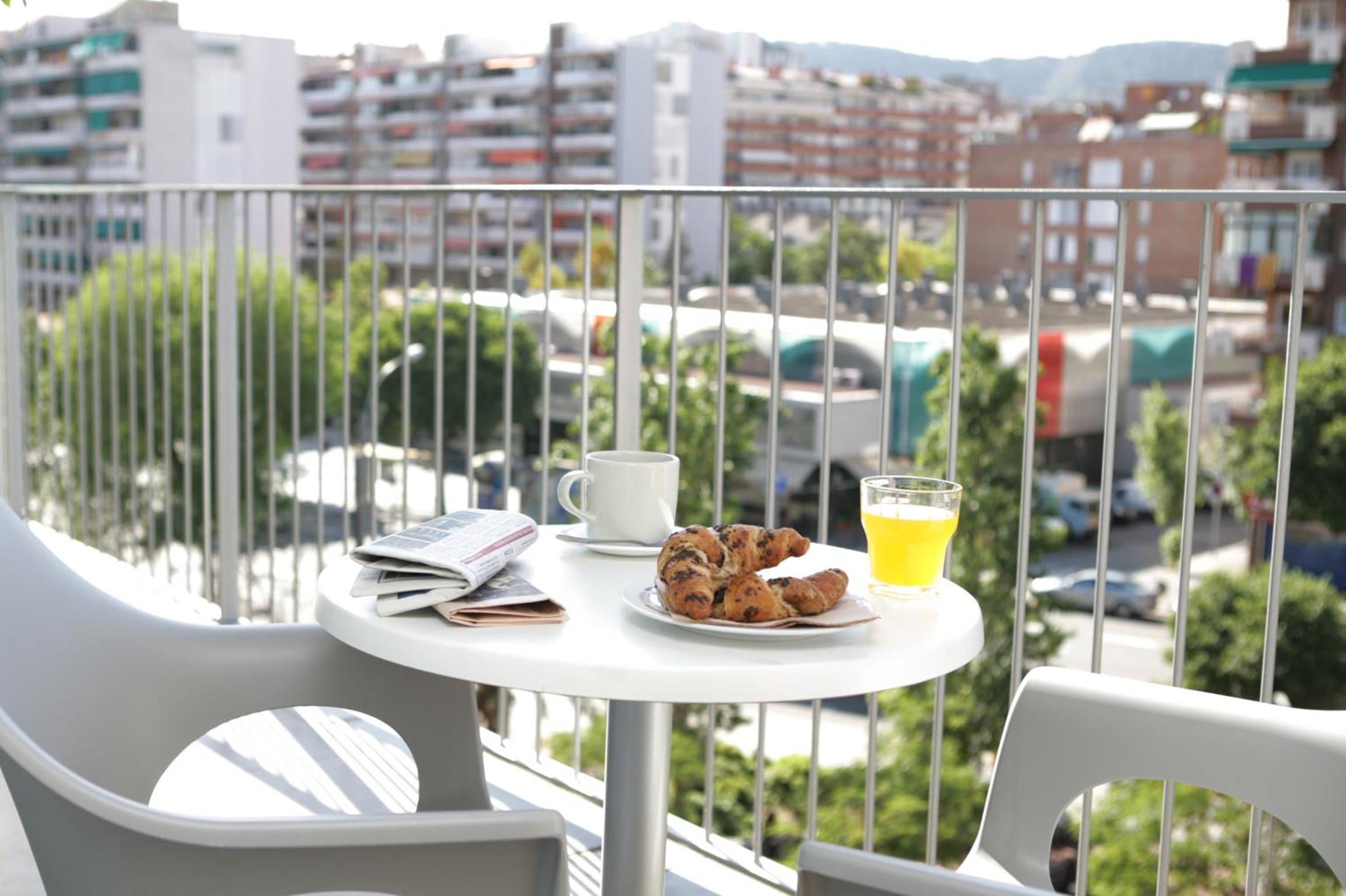 One-Bedroom Apartment with Balcony with City View (2-4 Adults) photo 2