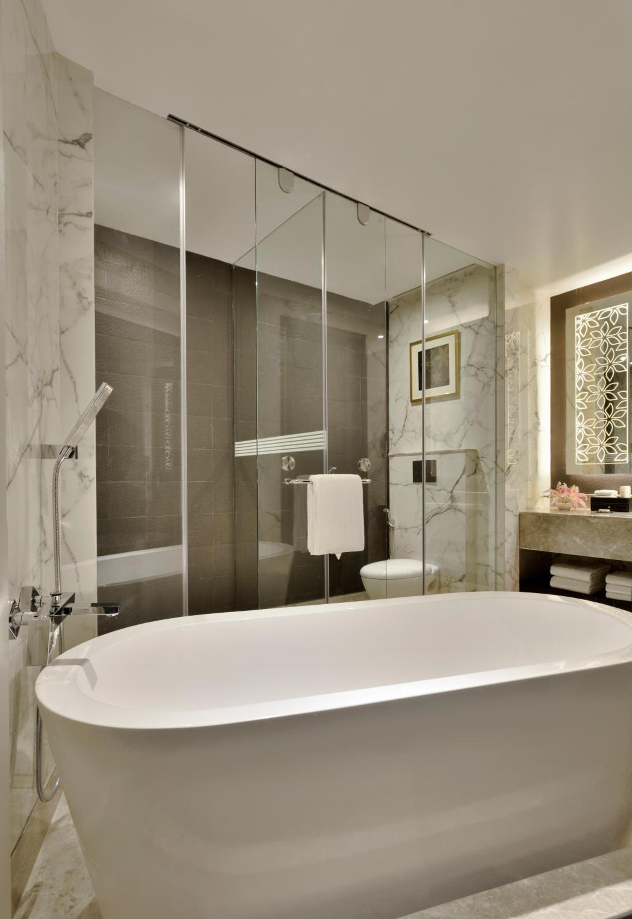 Taj Club Room Taj Mahal View Twin Bed with 15% discount on food, beverages, laundry and spa photo 2