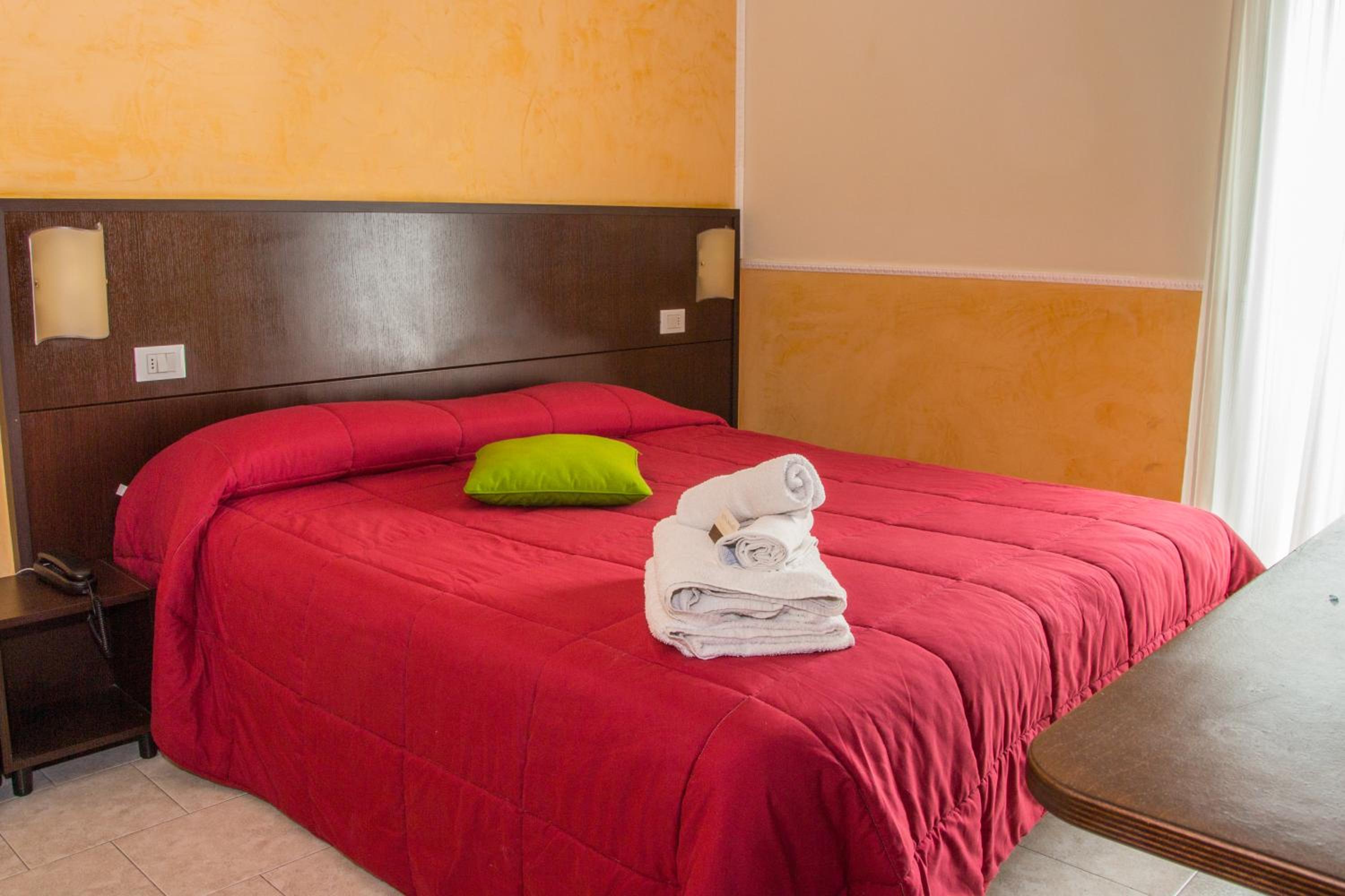 Double Room - Photo 11