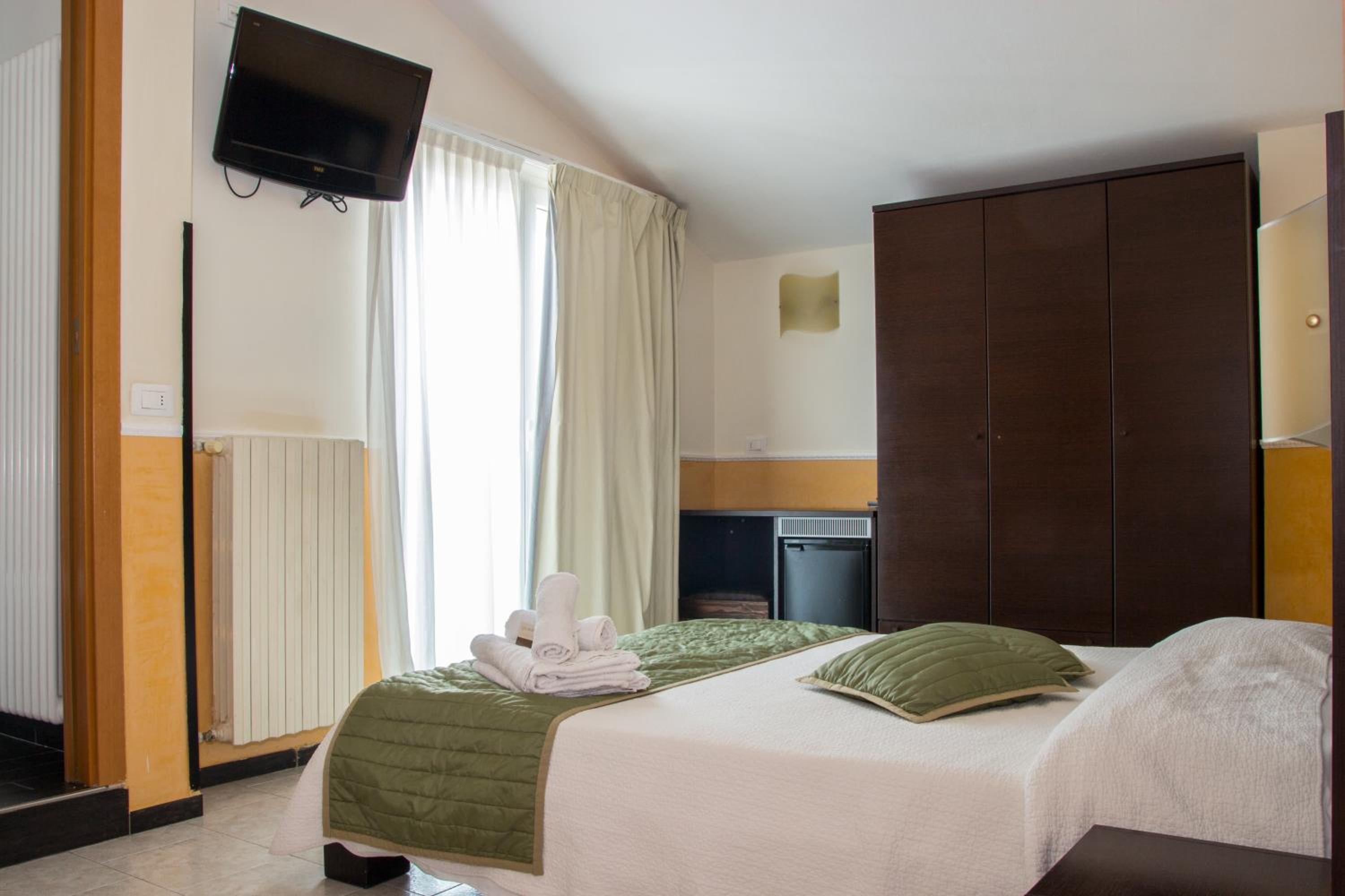 Quadruple Room - Photo 6