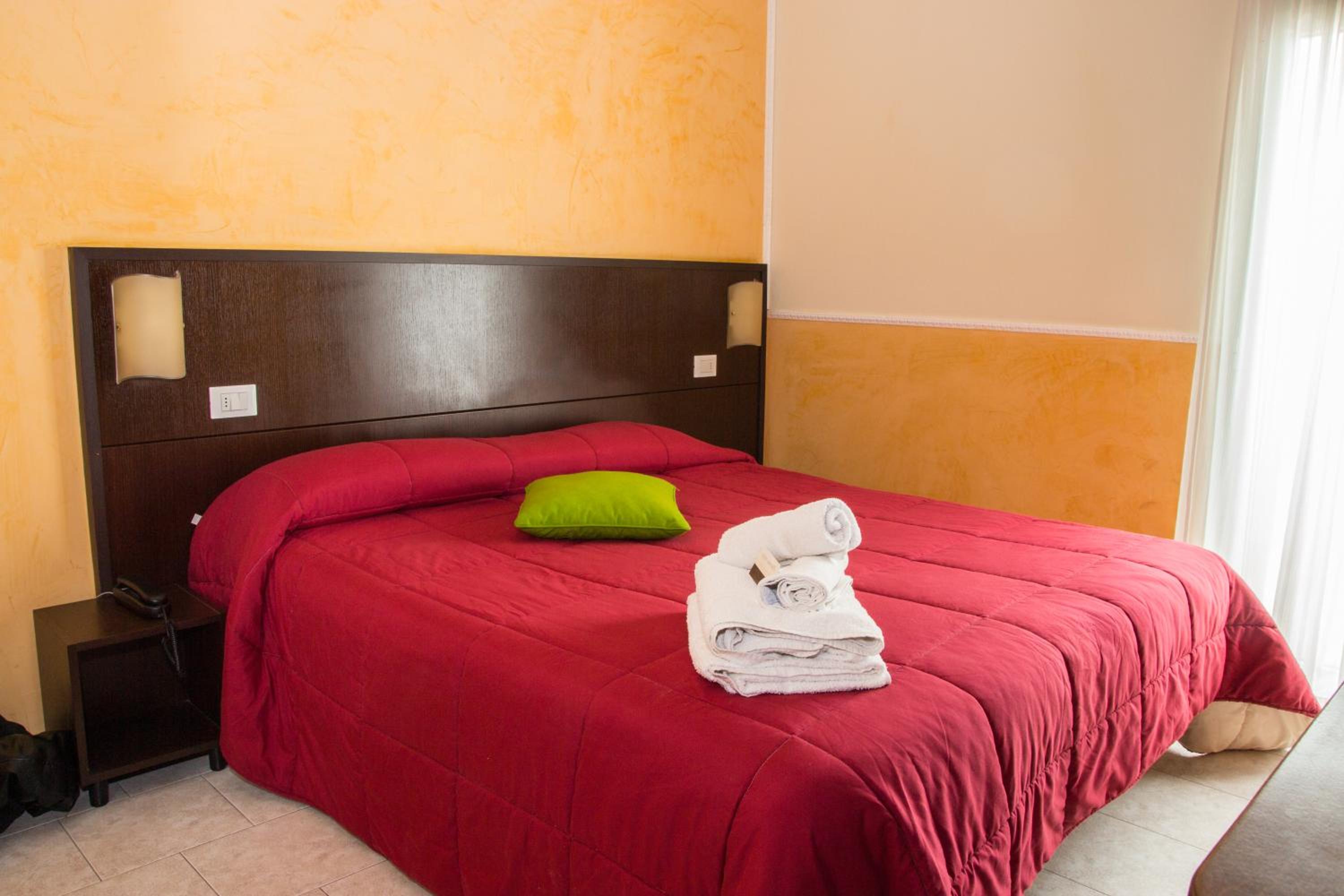 Double Room - Photo 13