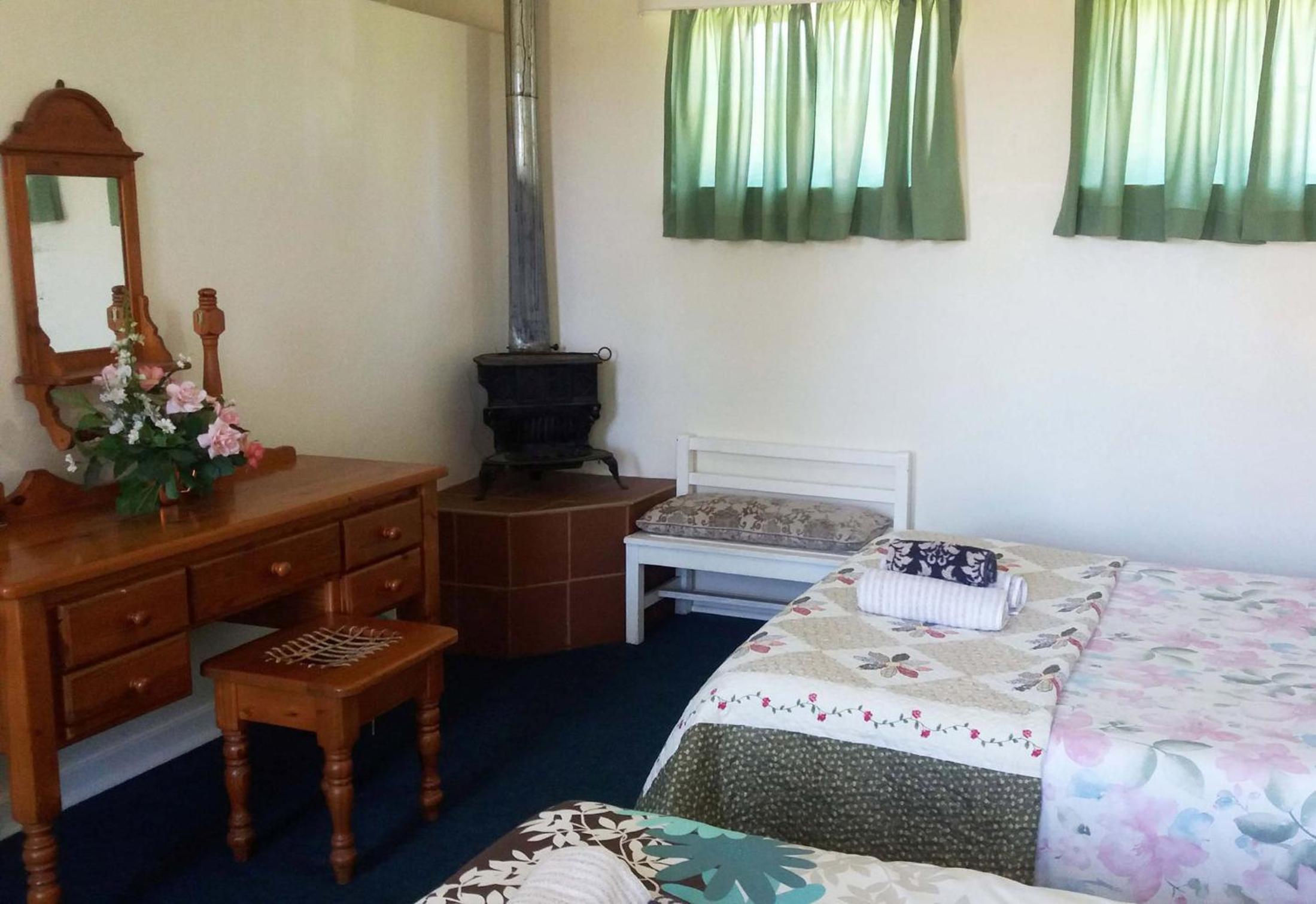Pet Friendly Garden Cottage - Photo 1