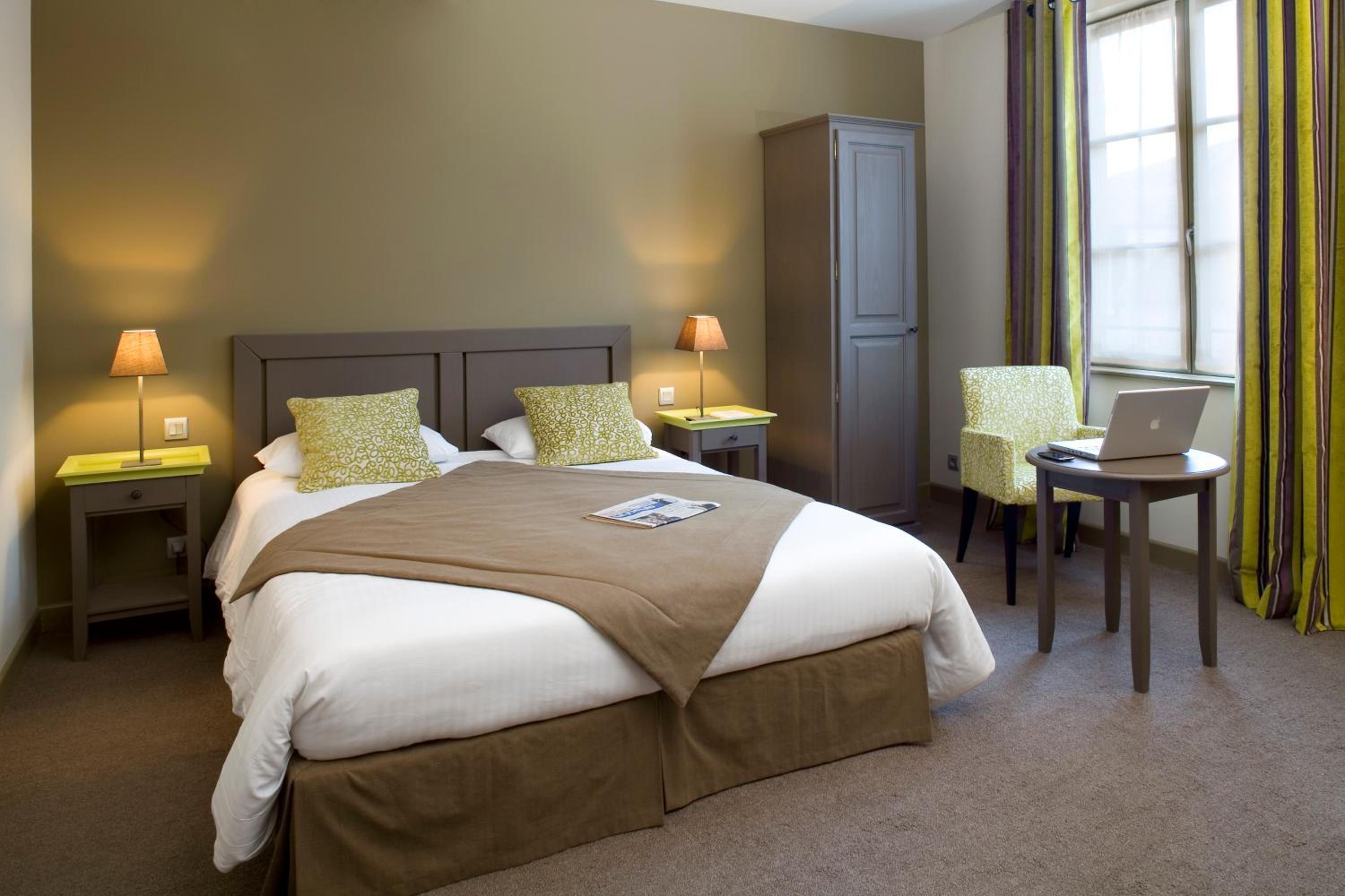 Deluxe Double Room - Photo 8