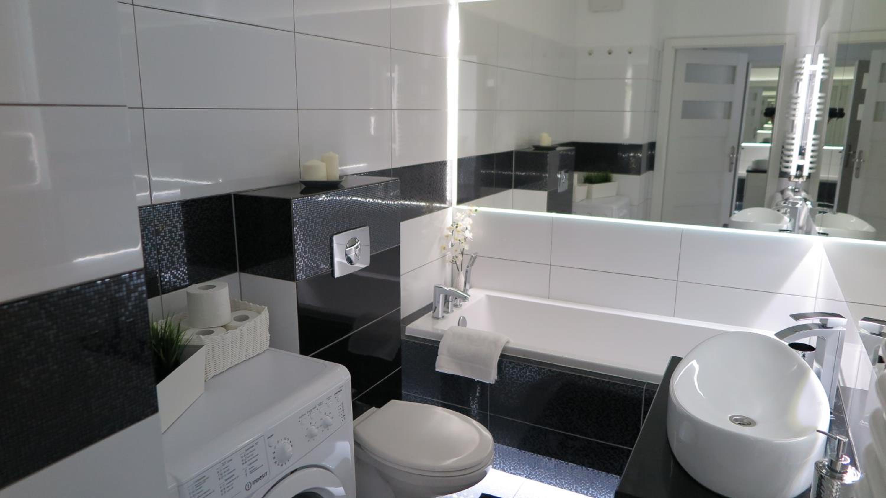 Apartment with Balcony - Photo 21