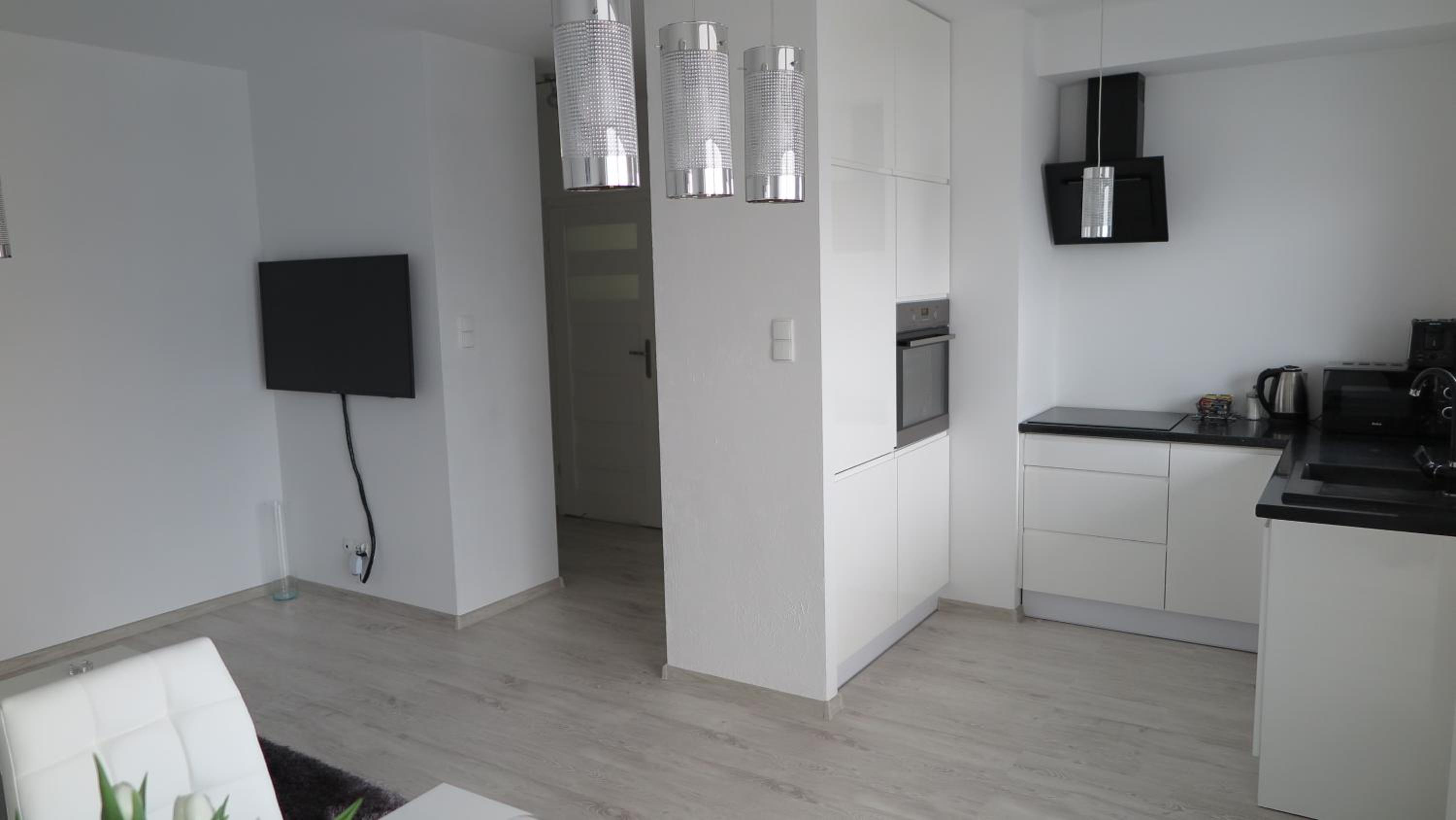Apartment with Balcony - Photo 16