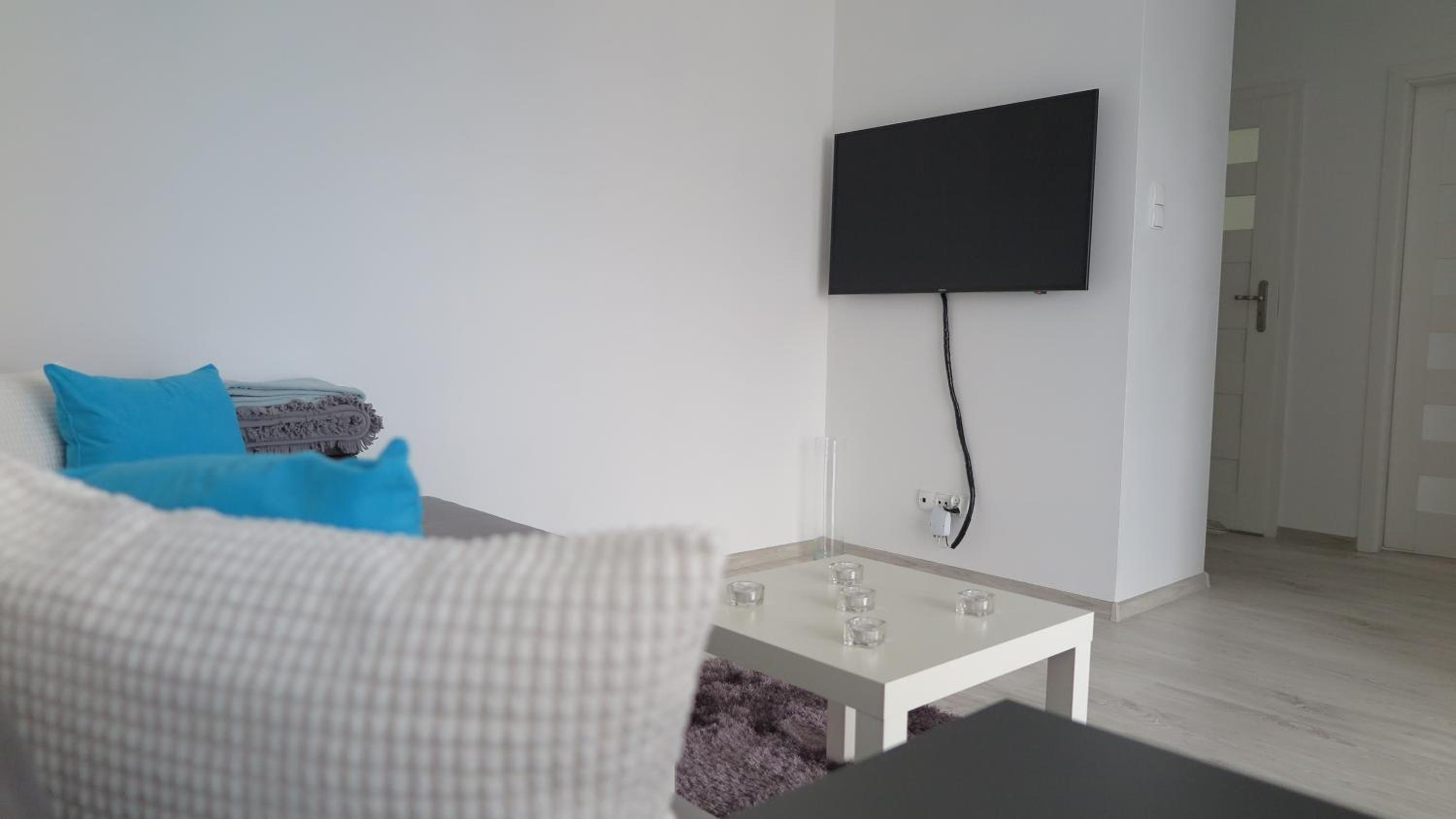 Apartment with Balcony - Photo 8