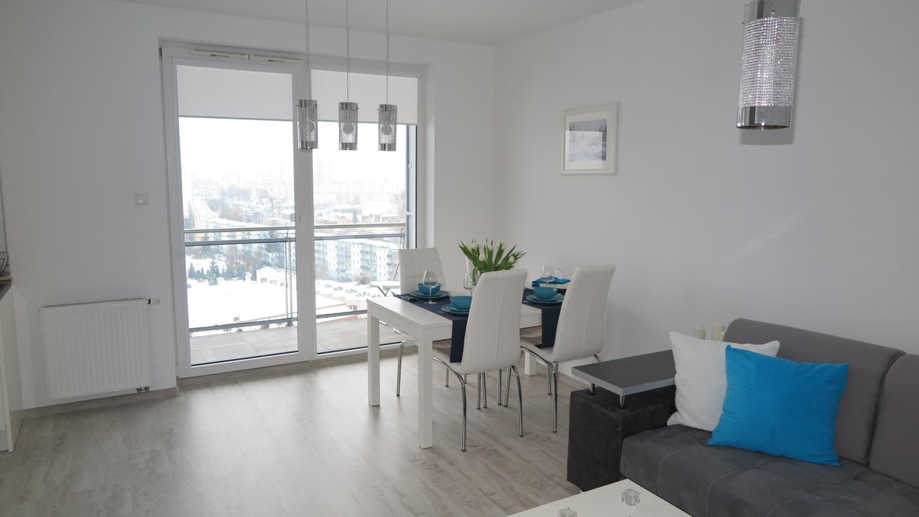Apartment with Balcony - Photo 7