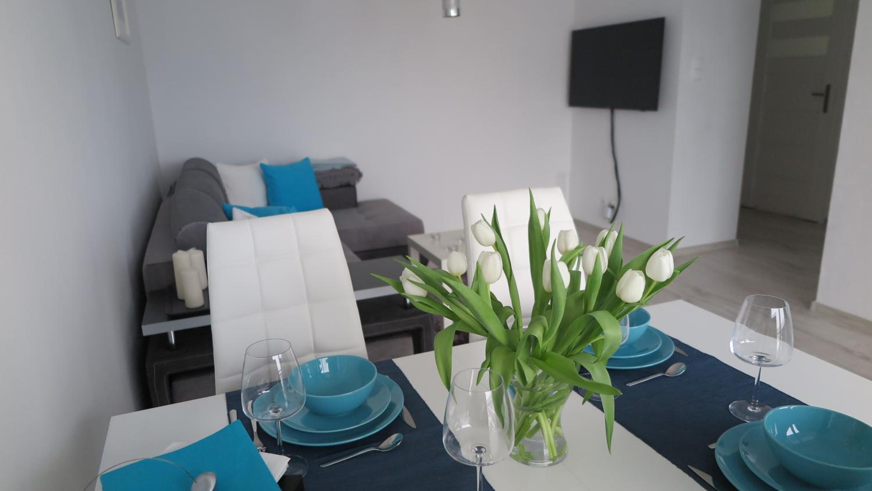 Apartment with Balcony - Photo 6