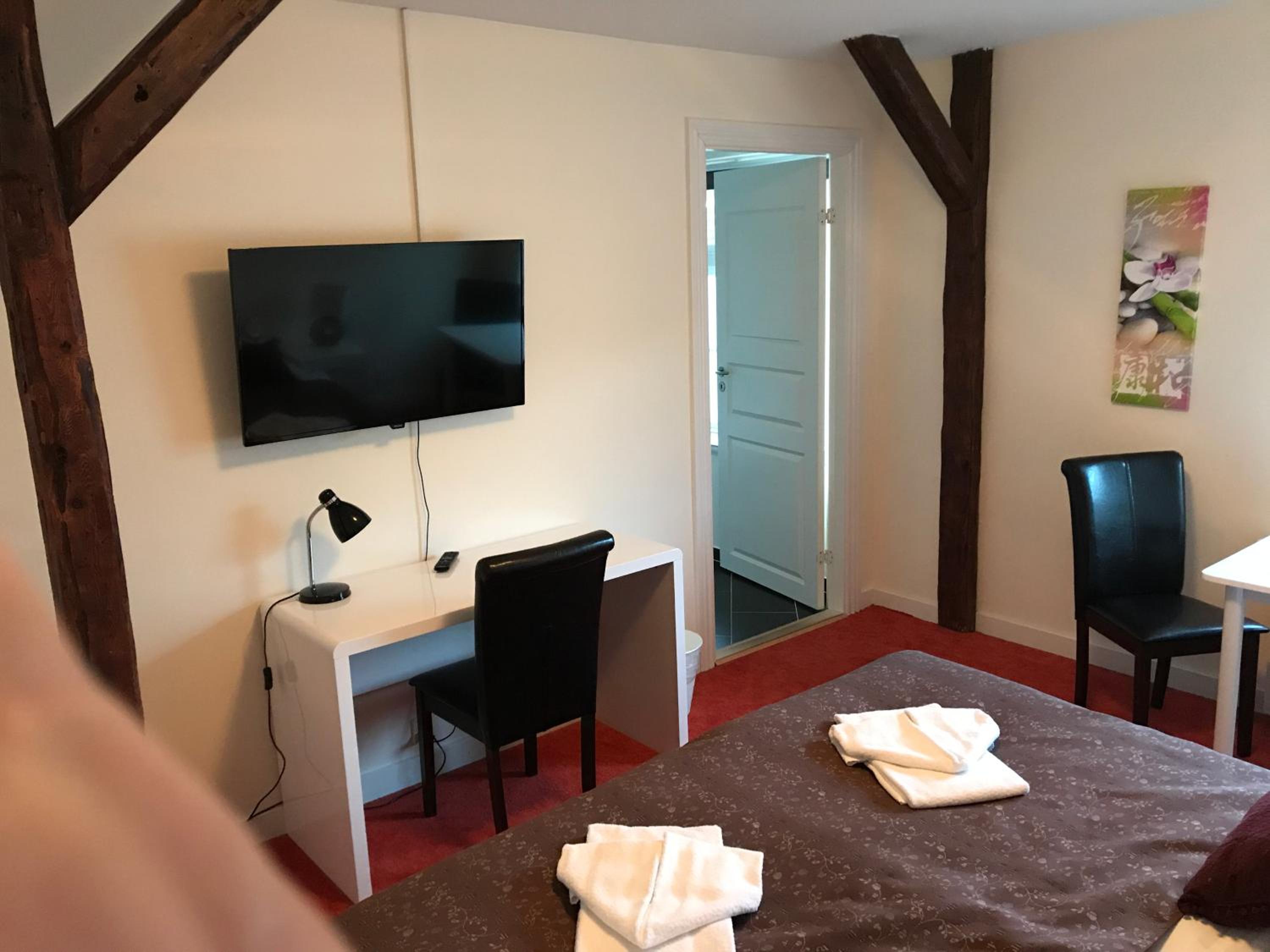 Double or Twin Room - Photo 7