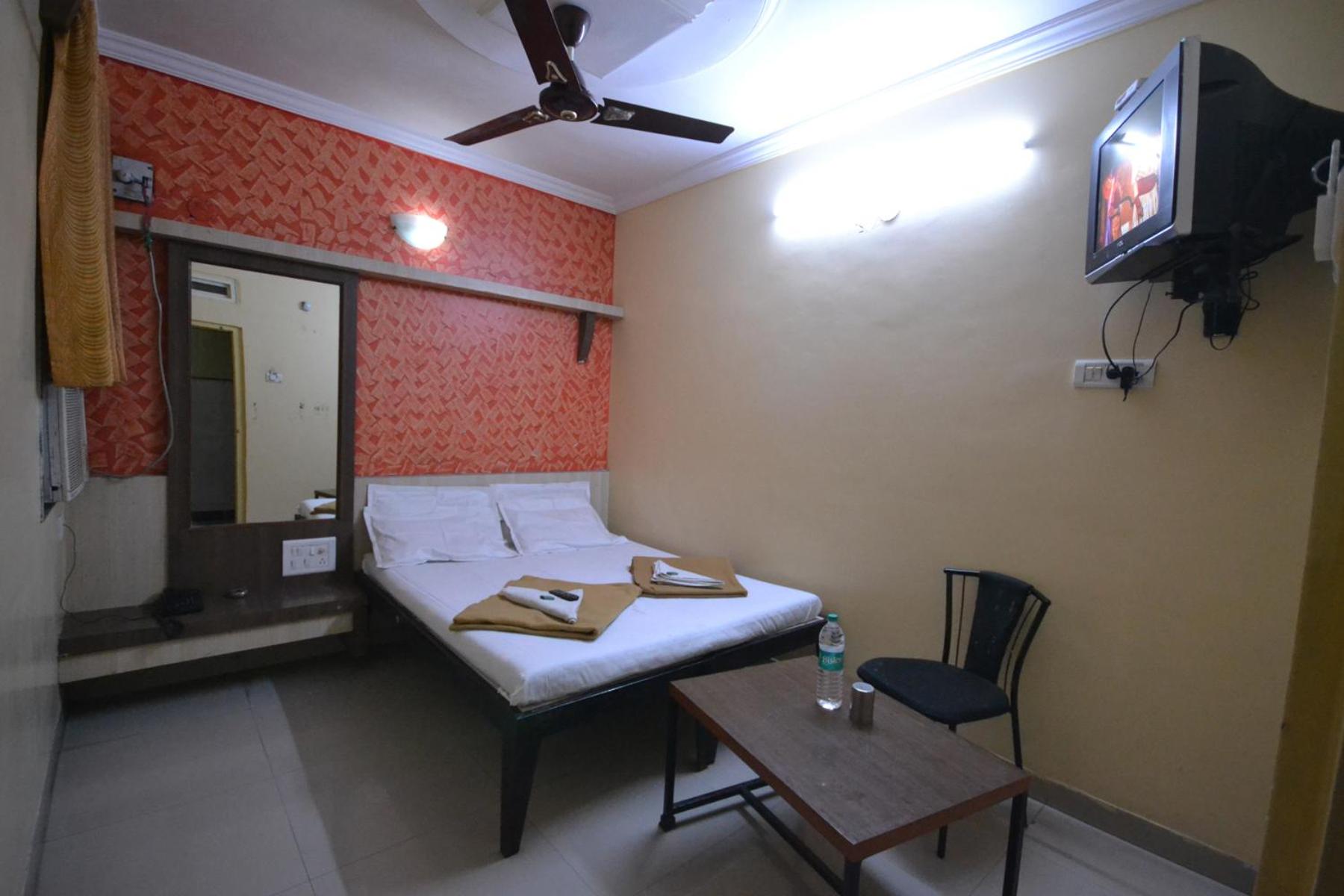 Standard Double Room with Fan photo 1