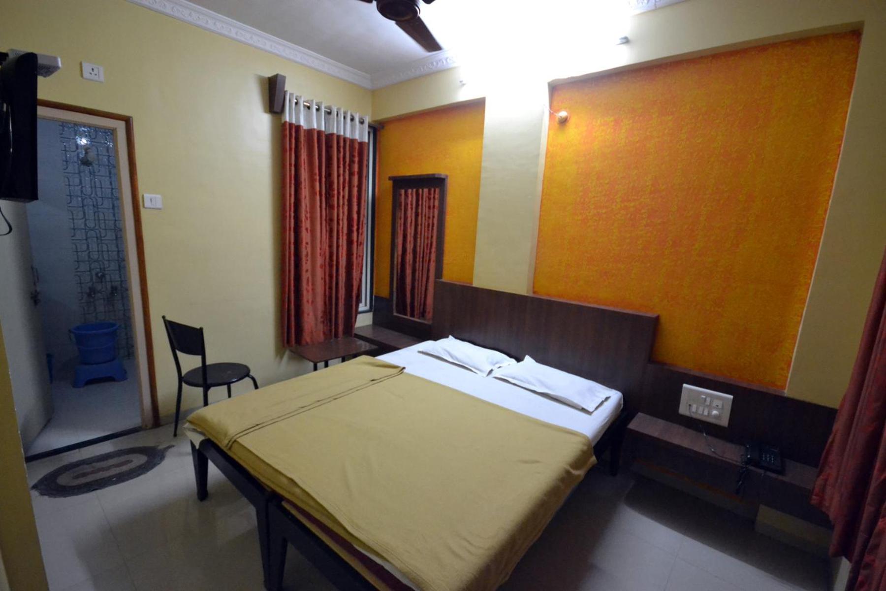 Standard Double Room with Fan photo 2