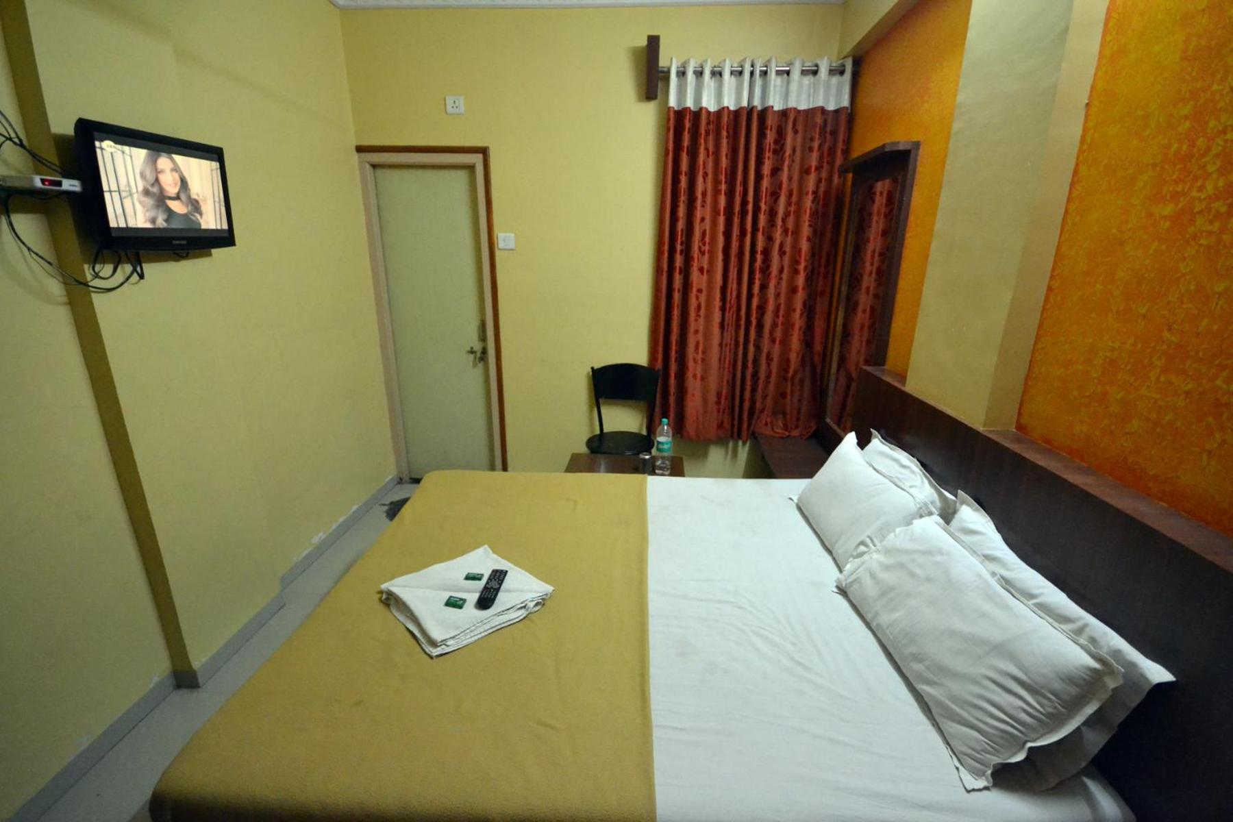 Deluxe Double Room with Fan photo 3