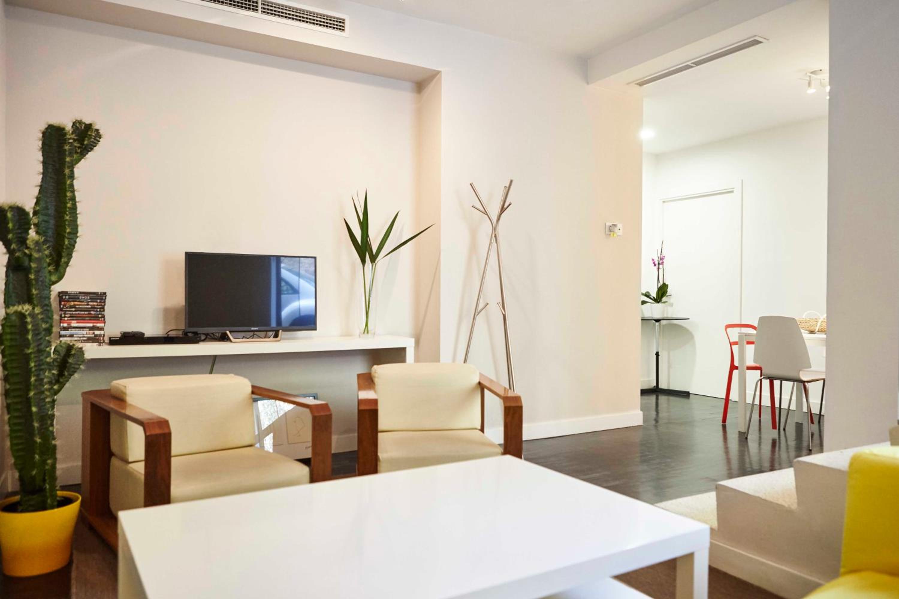 Three-Bedroom Apartment - Photo 5