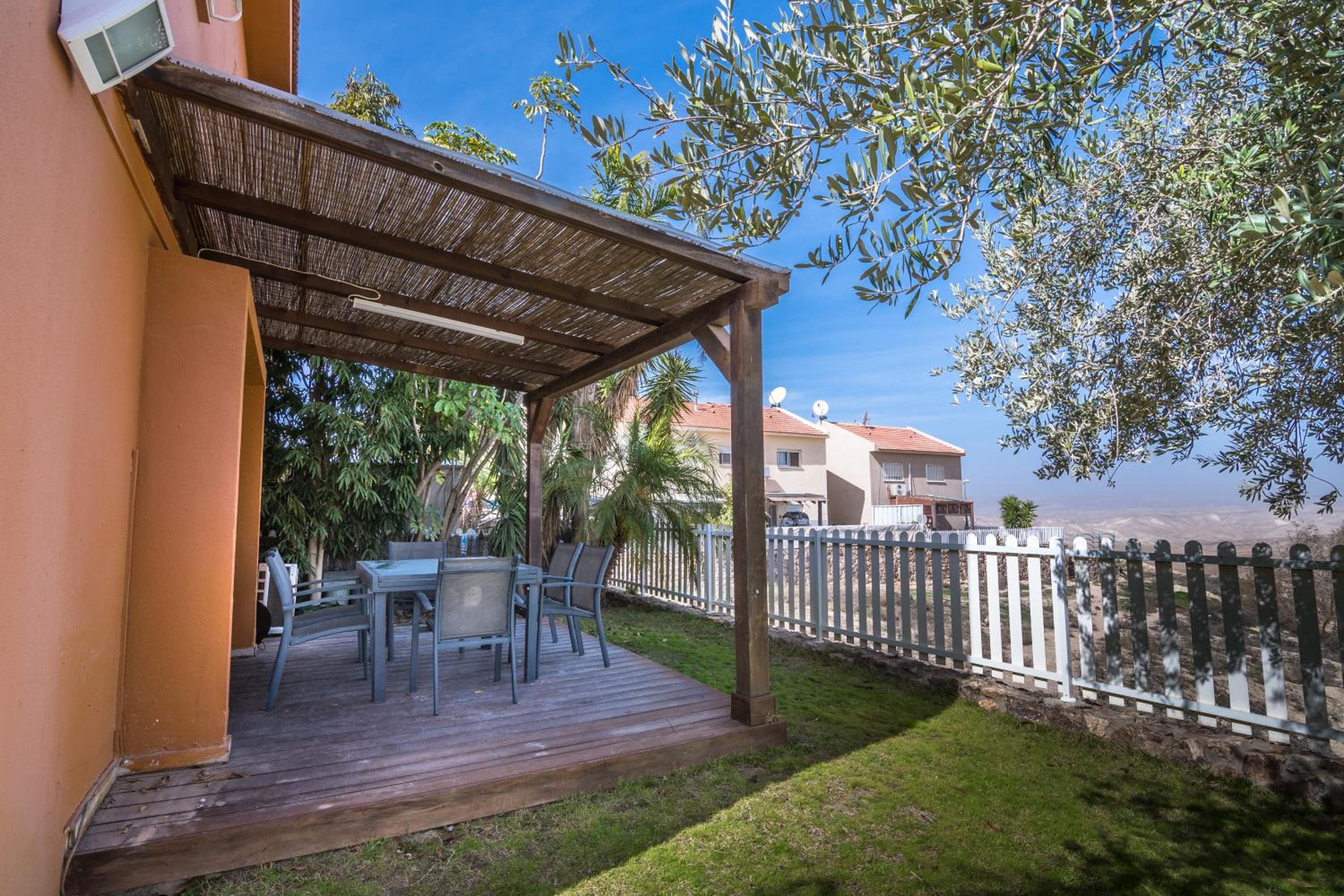 Villa photo 2