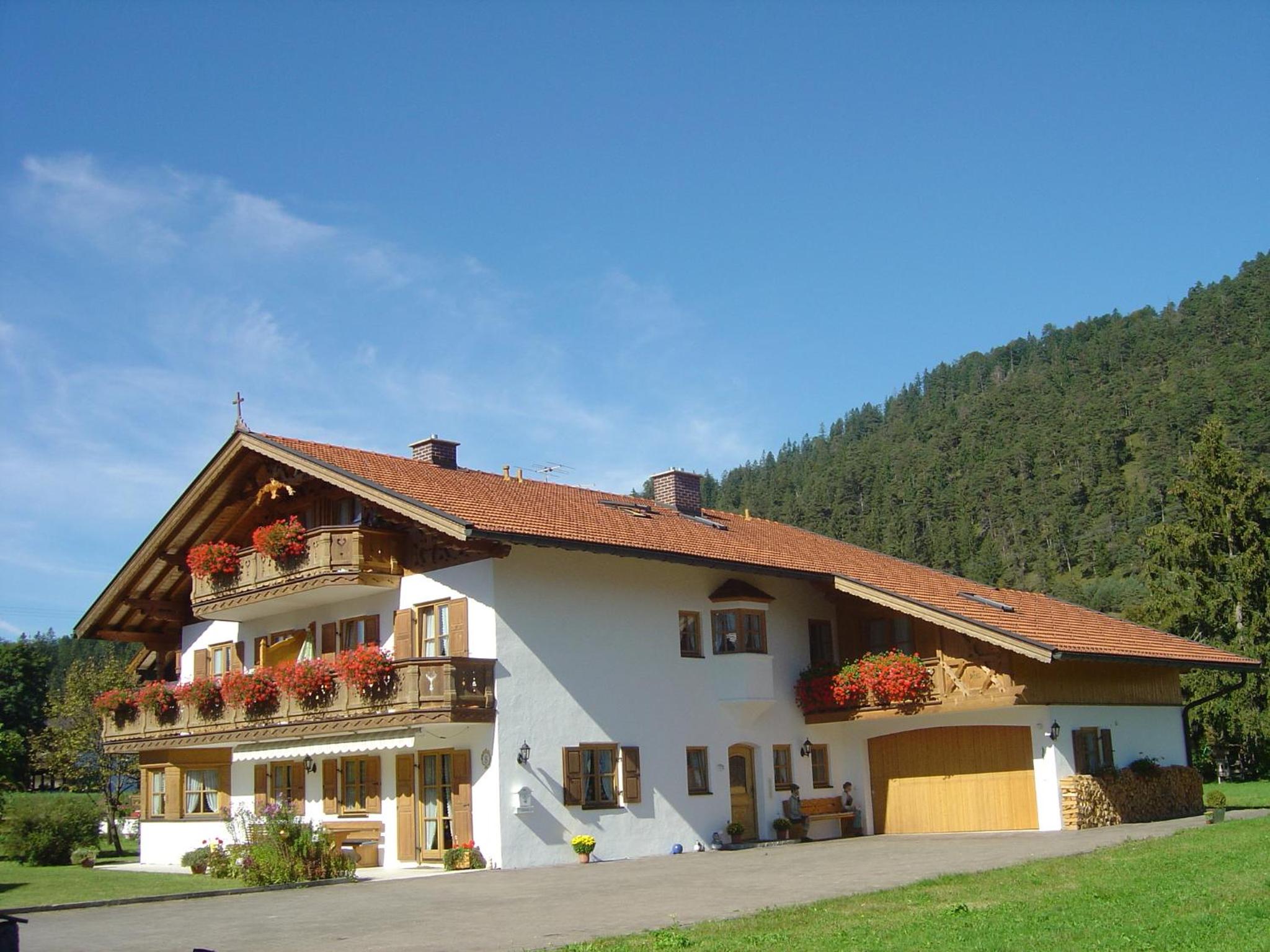 Apartment with Balcony and Mountain View photo 2