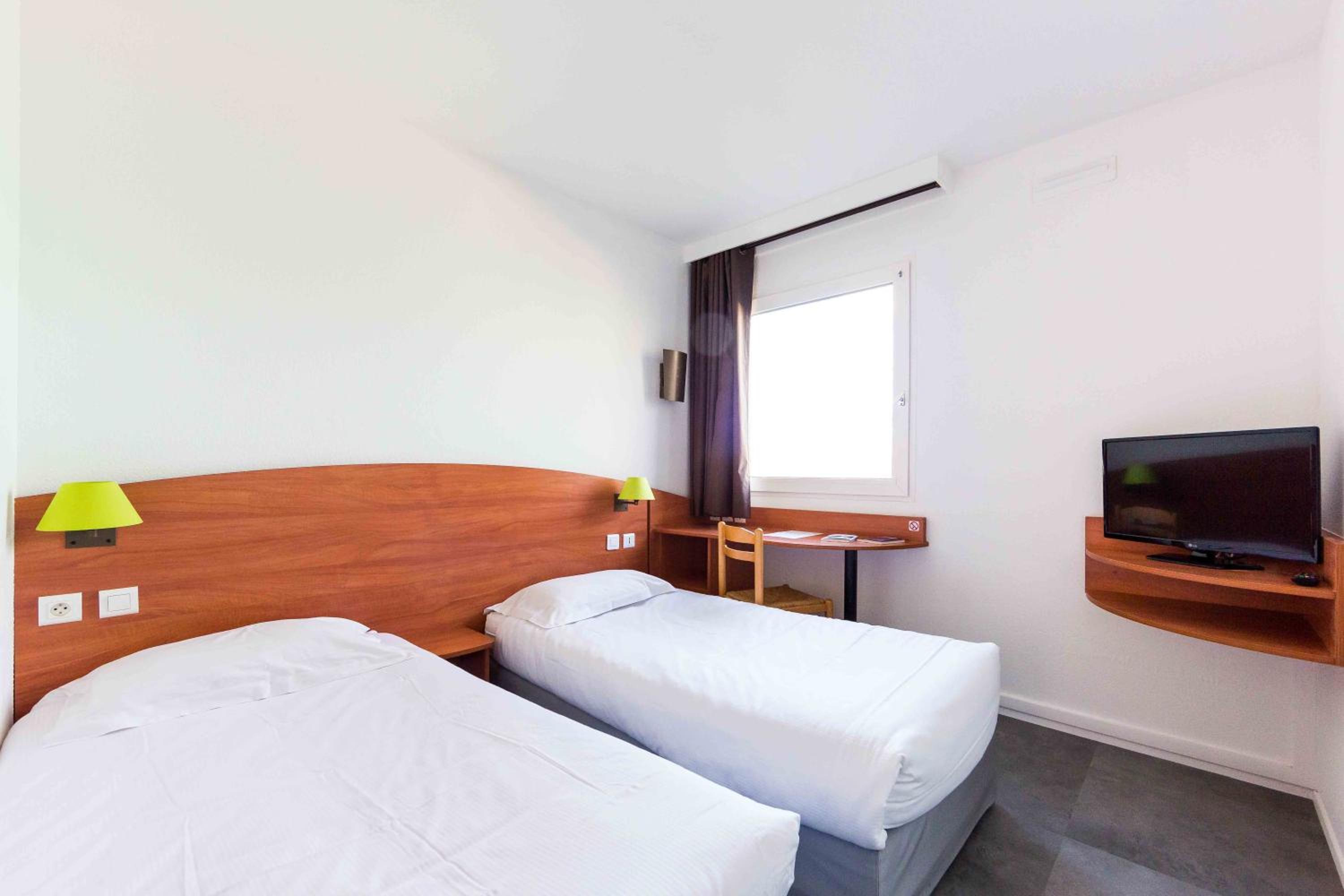 Twin Room - Photo 2