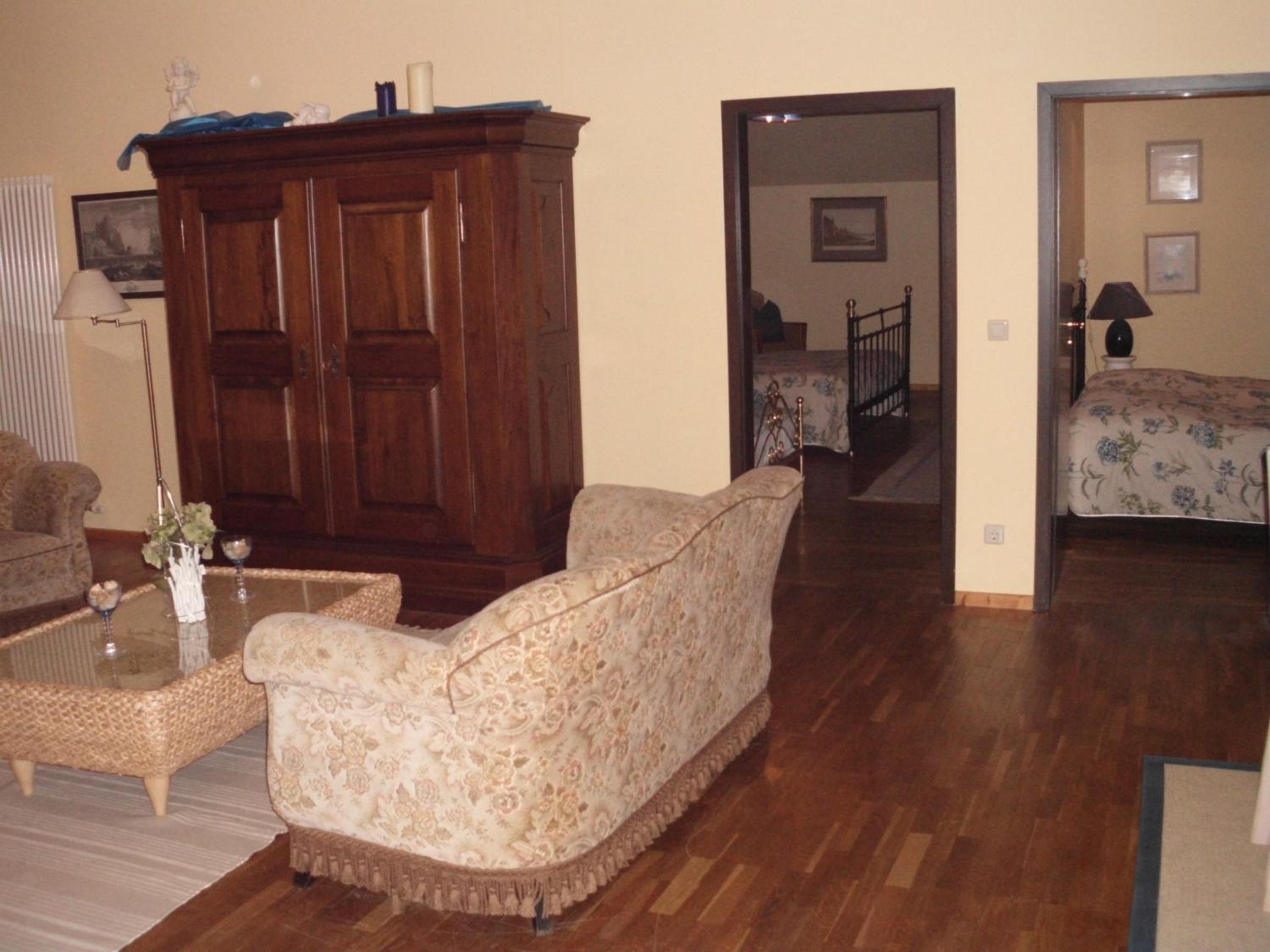 Classic Family Room - Photo 4