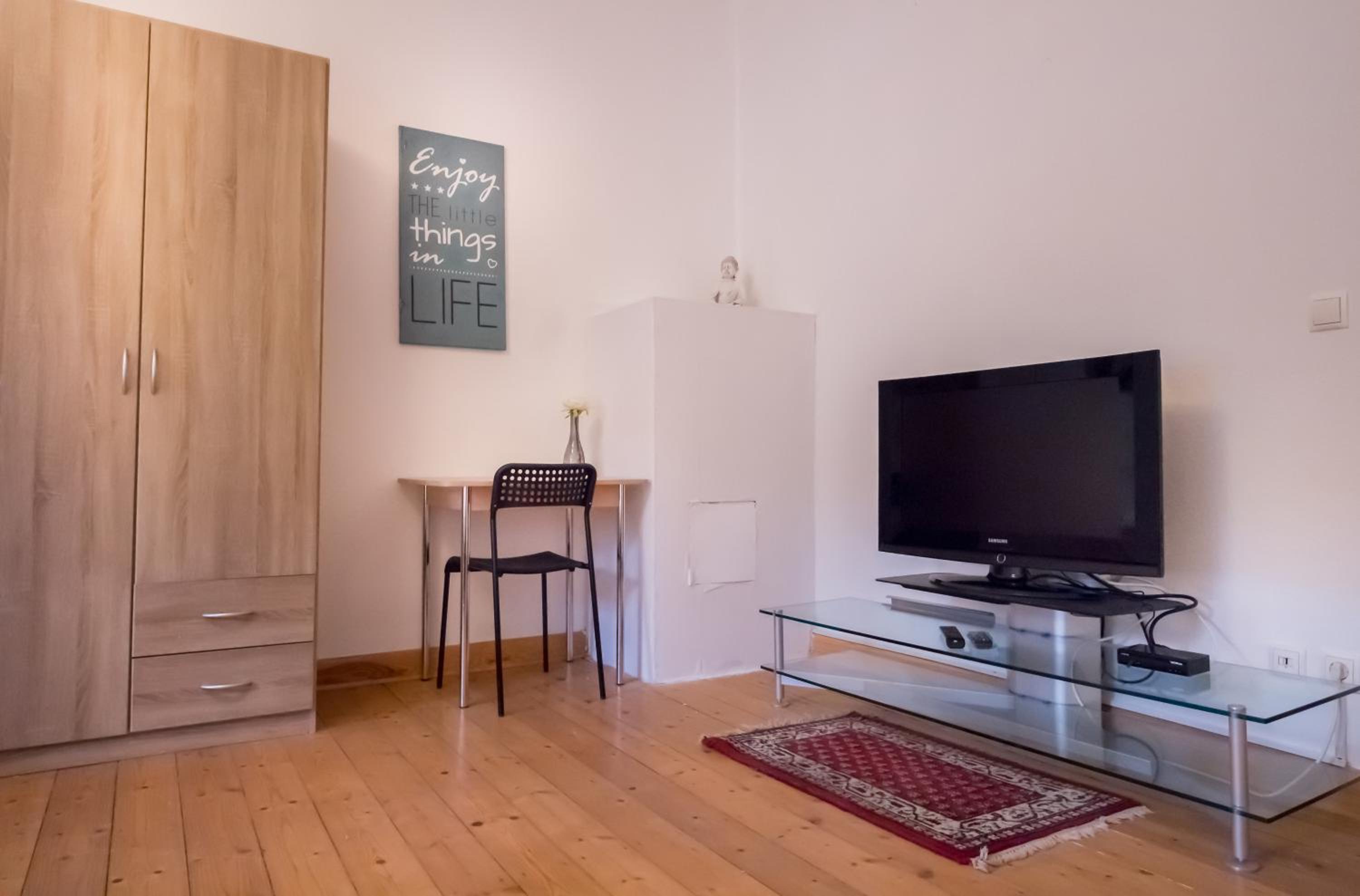 Apartment photo 2