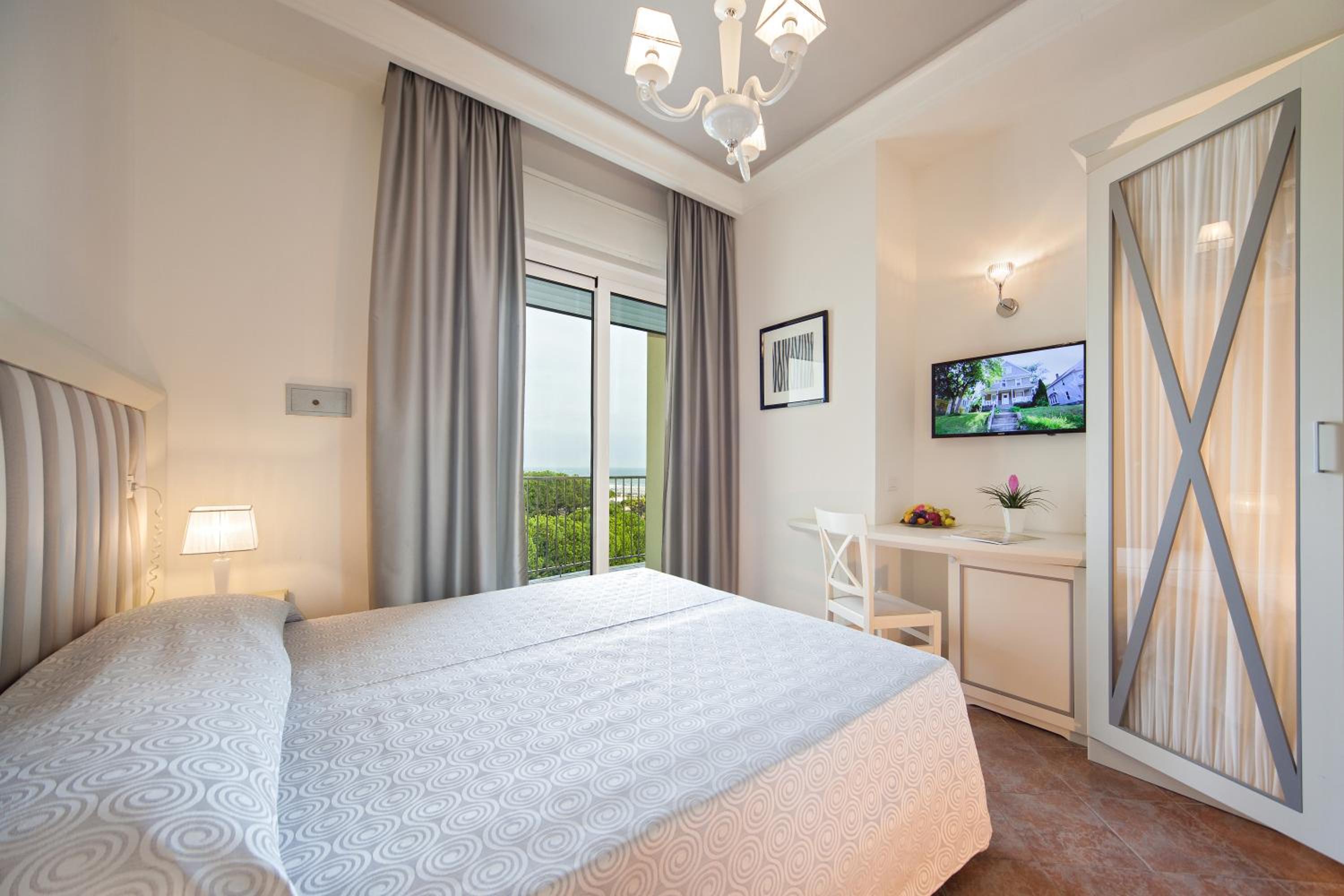 Classic Triple Room - Photo 3
