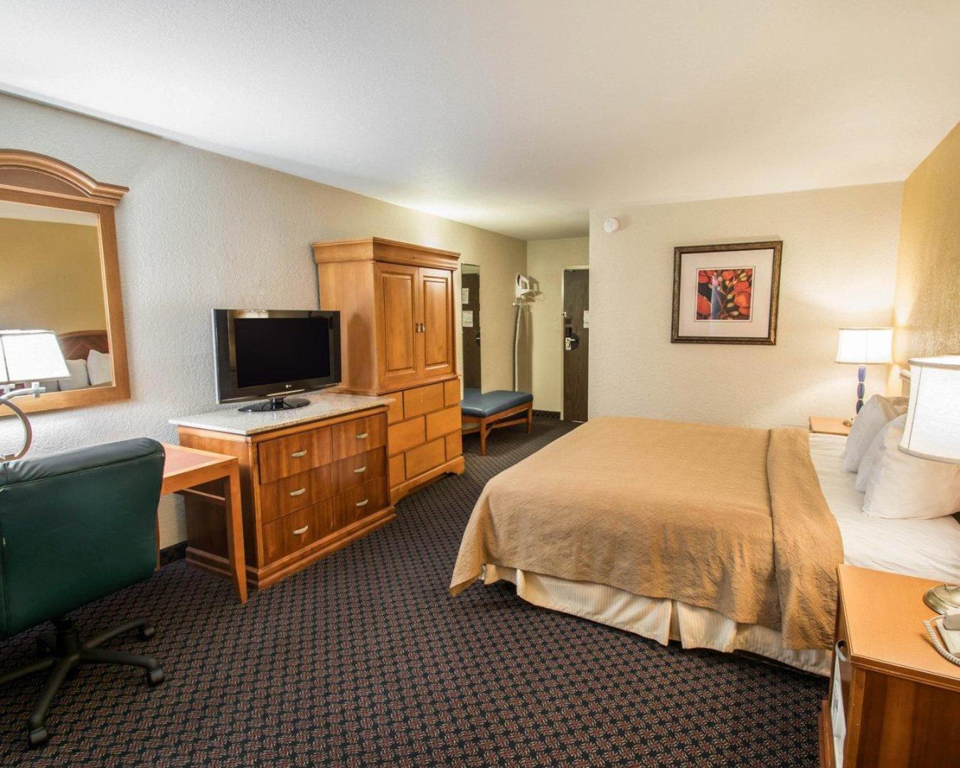 King Room - Non-Smoking photo 2