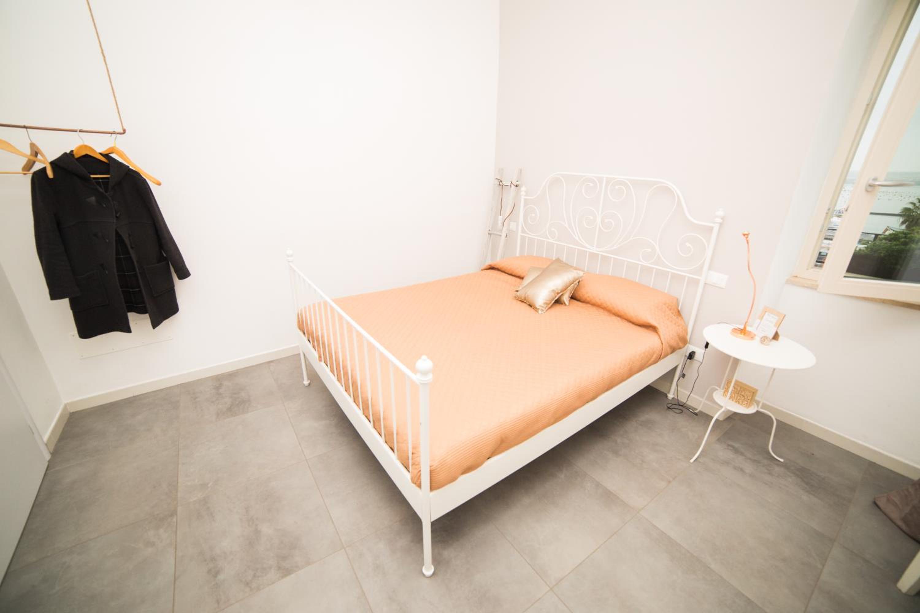 Double Room with Sea View - Photo 9