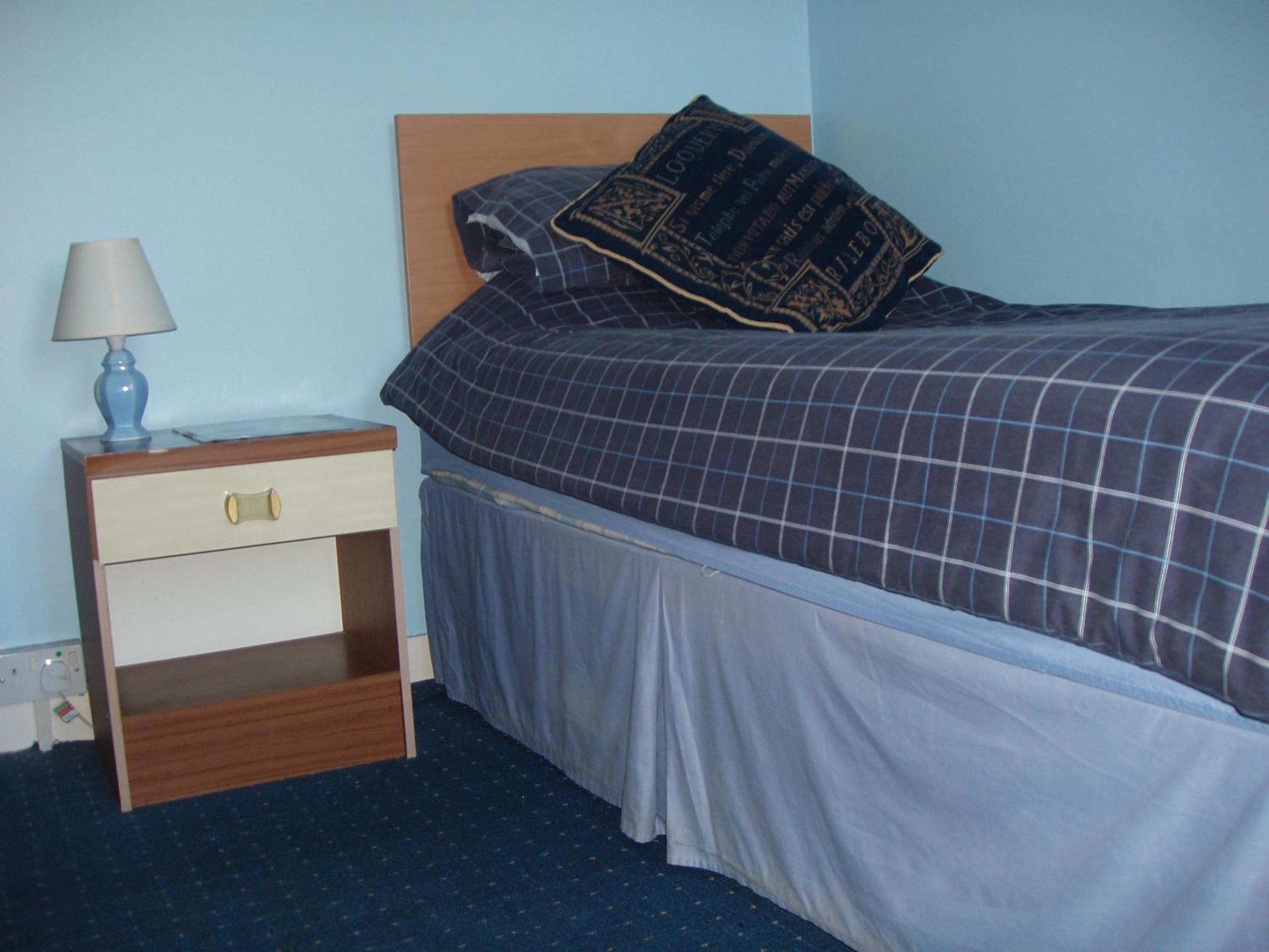 Single Room with Shared Shower and Toilet photo 2