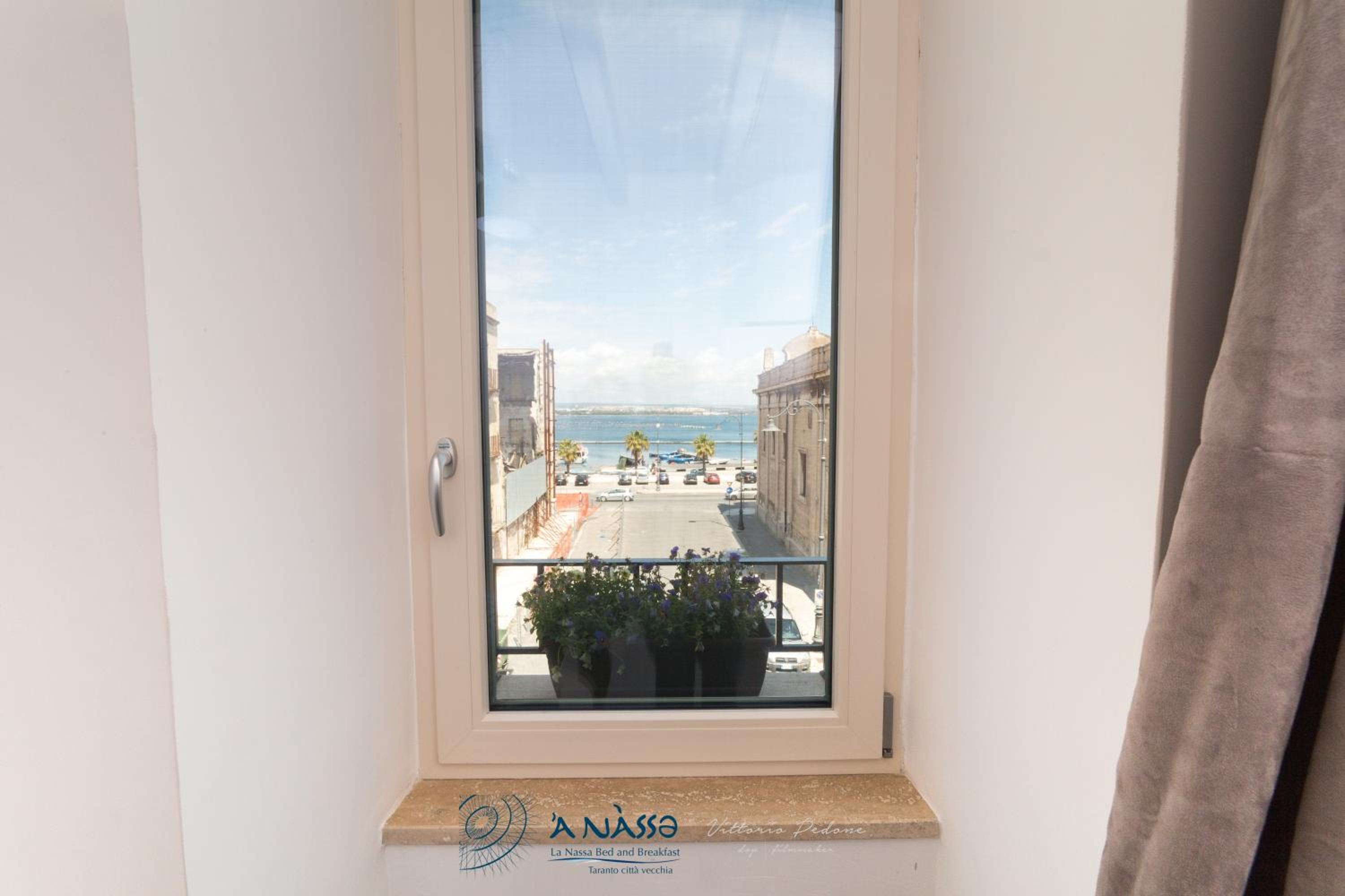 Double Room with Sea View - Photo 8