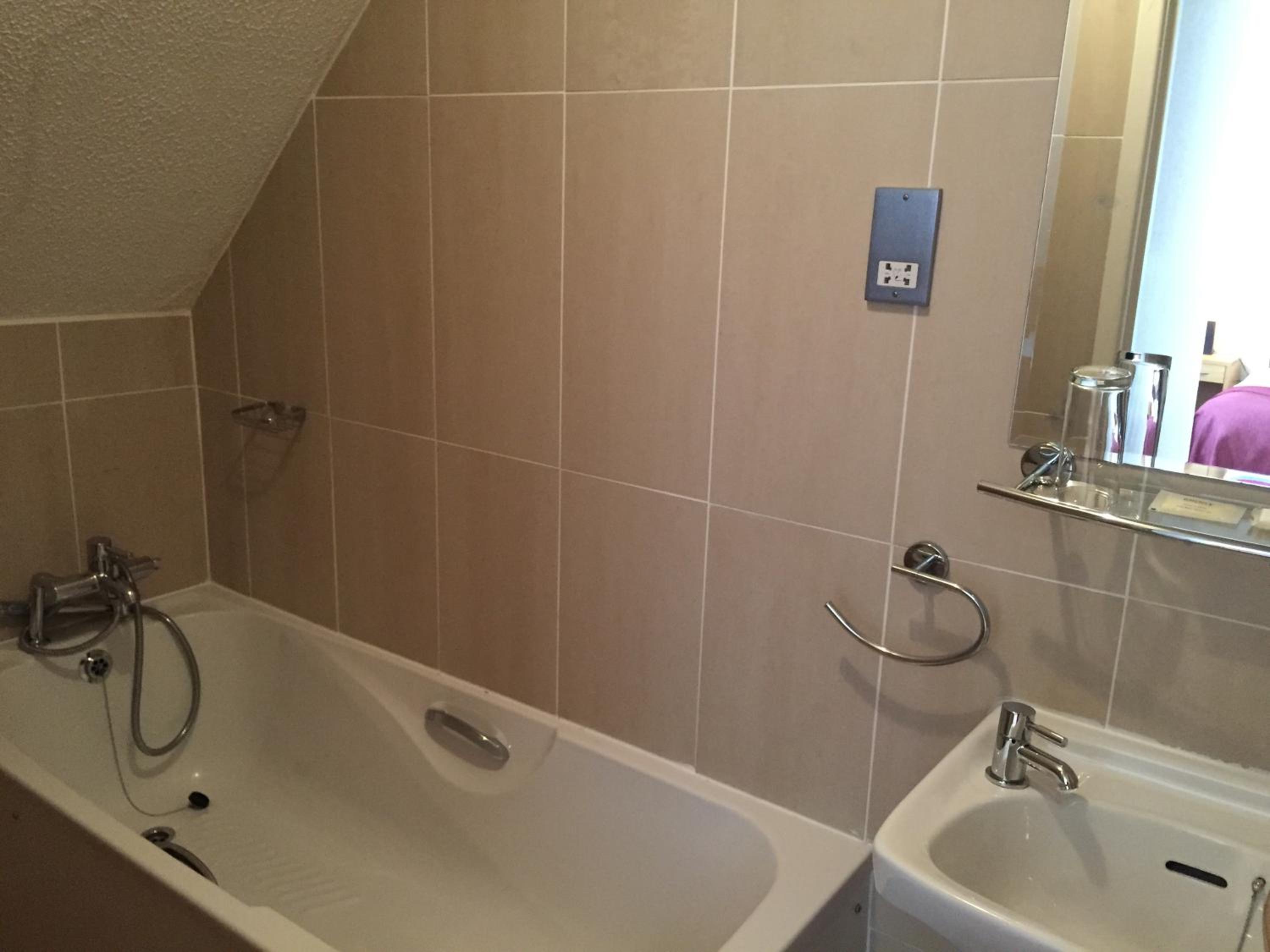 Single Room with Bath photo 2