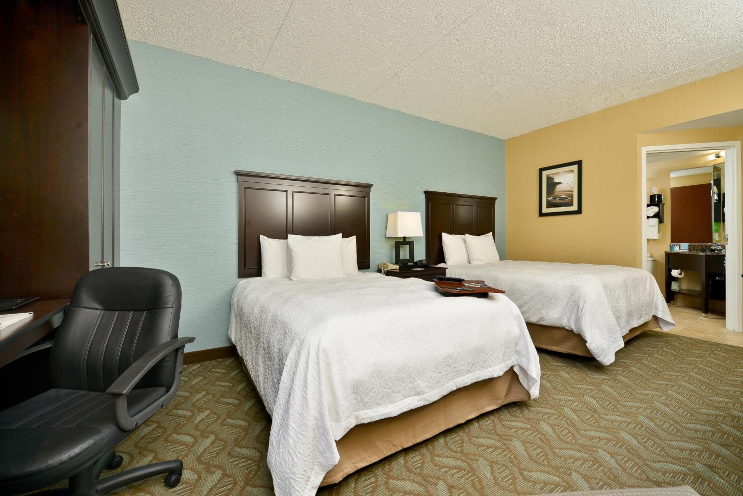 Standard Queen Room with Two Queen Beds - Non Smoking  - Photo 2