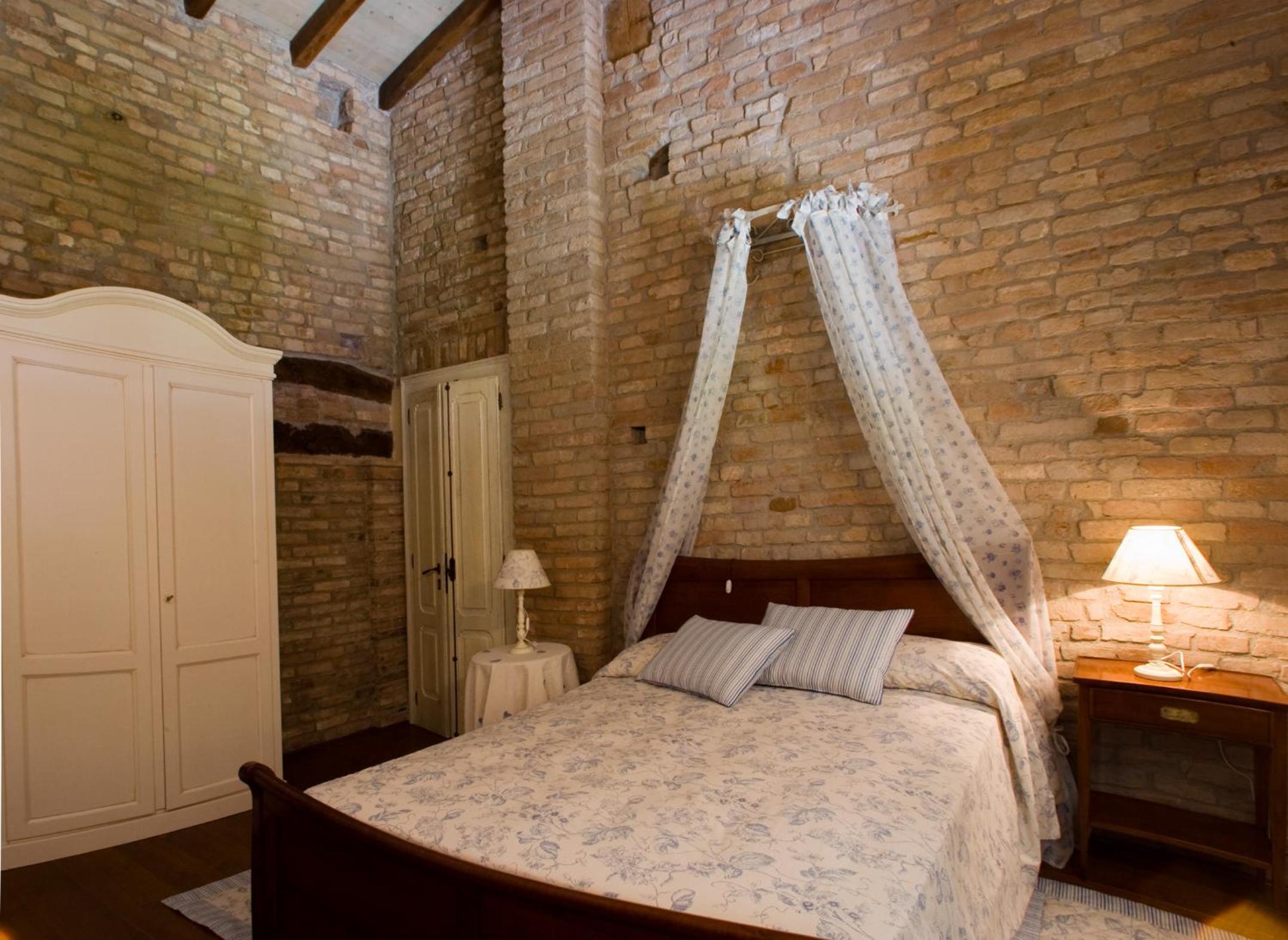 Double Room with Private Bathroom photo 3