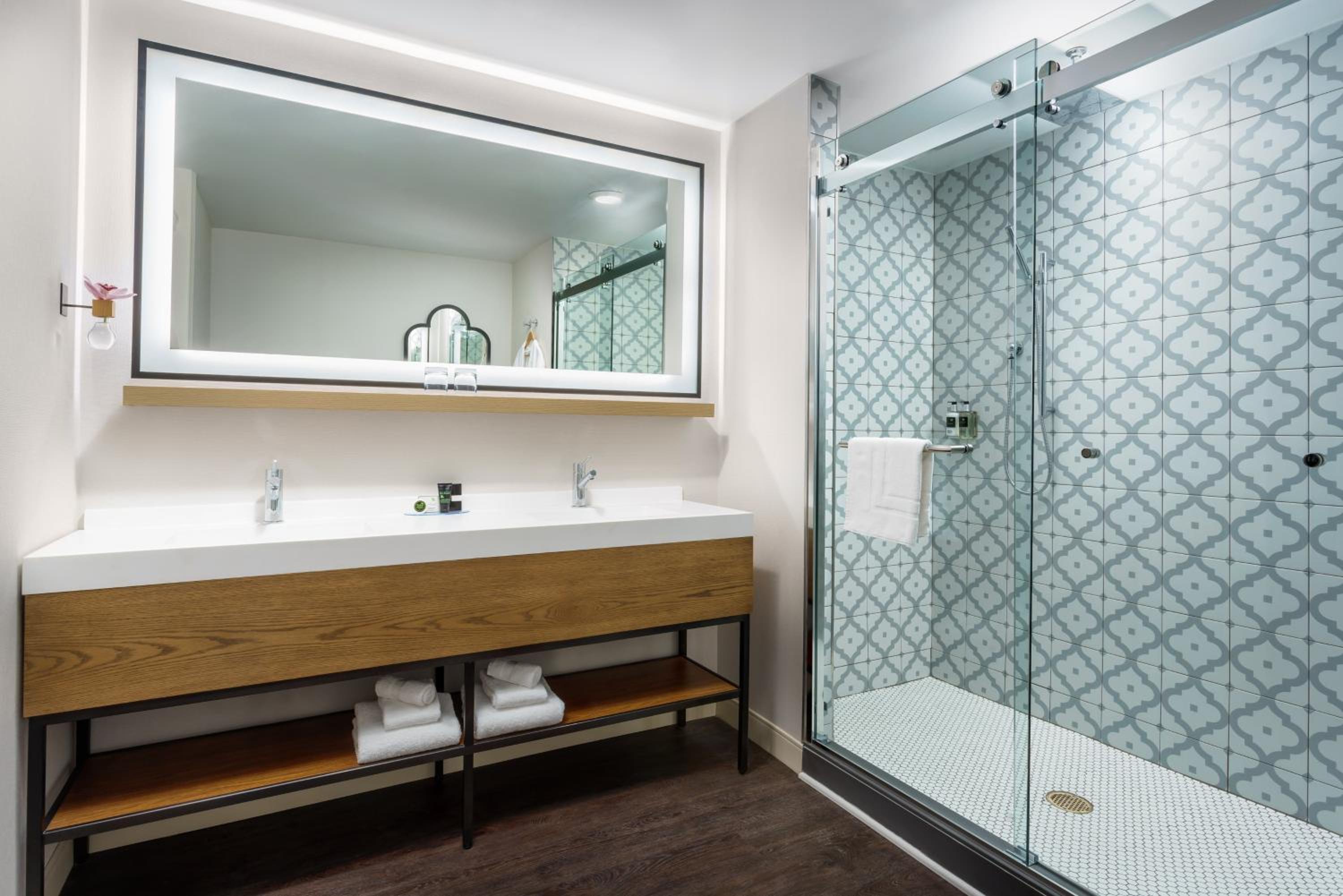 Serenity Suite Accessible - Photo 3