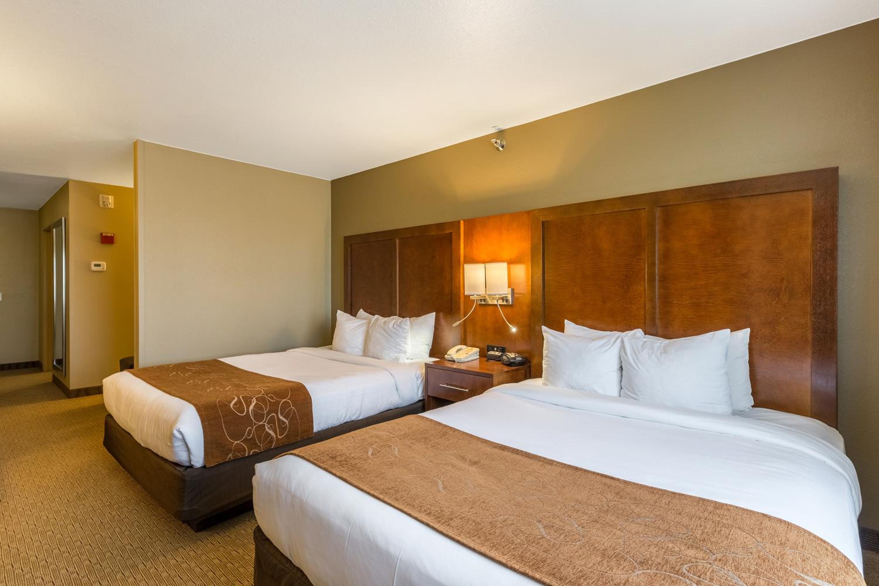 Queen Suite with Two Queen Beds - Non-Smoking - Photo 1
