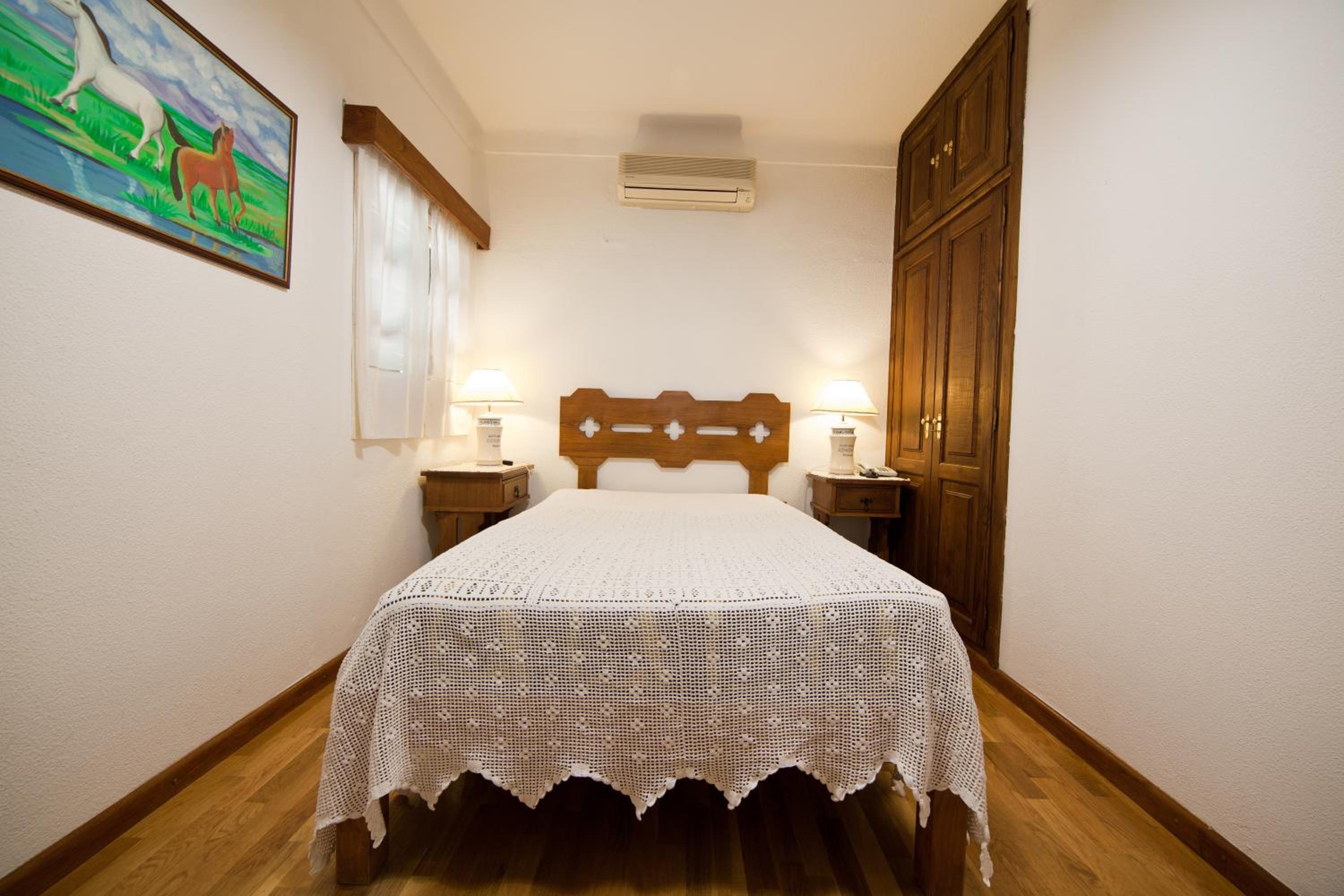 Double or Twin Room - Photo 7