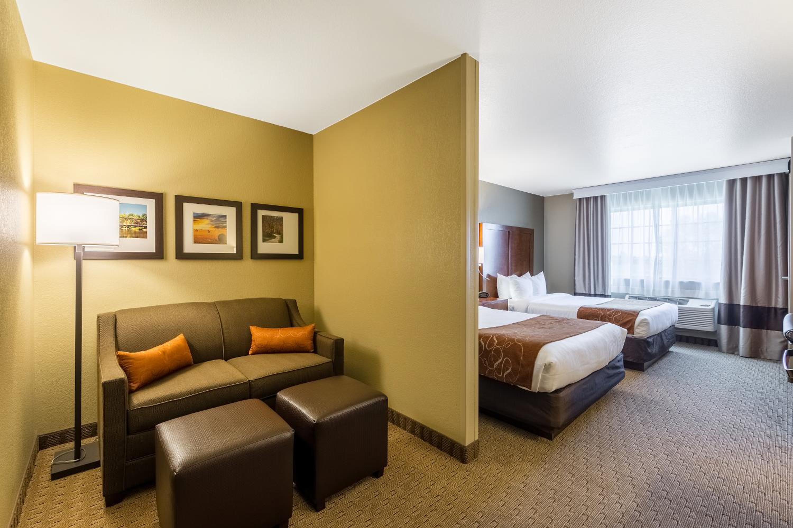 Queen Room with Two Queen Beds - Disability Access/Non-Smoking - Photo 4
