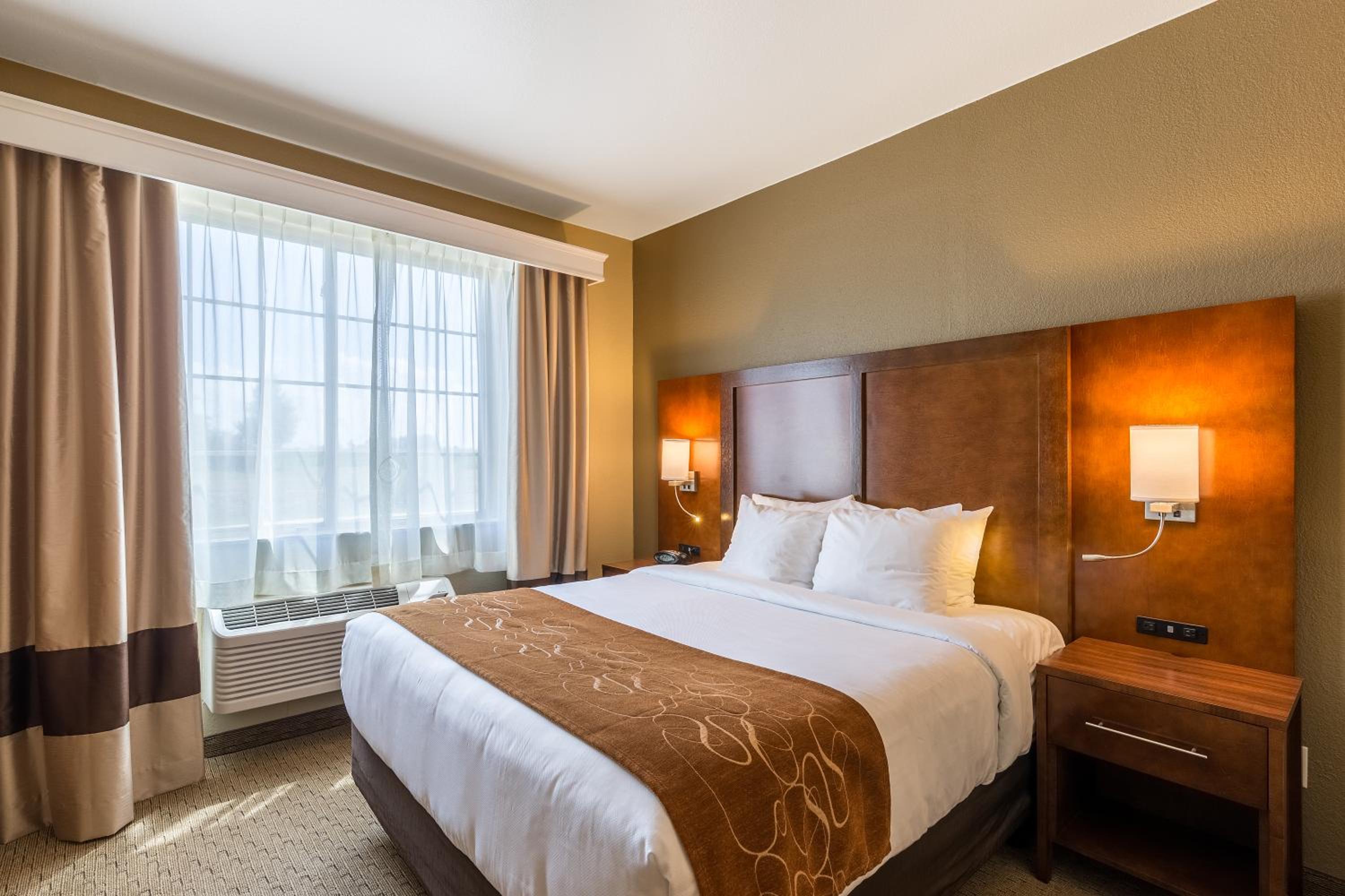 Queen Room with Two Queen Beds - Disability Access/Non-Smoking - Photo 2