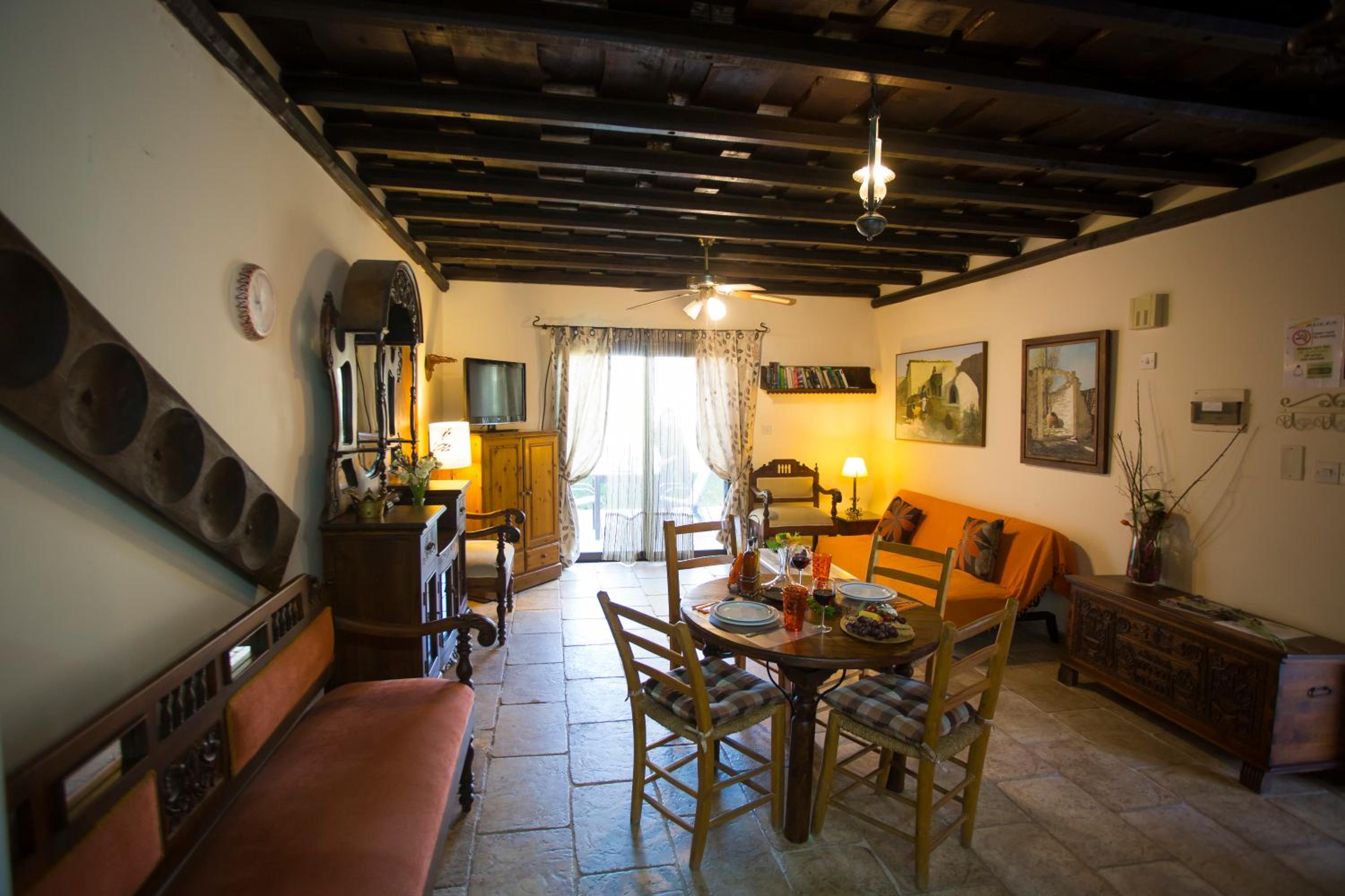 Traditional One-Bedroom House photo 3