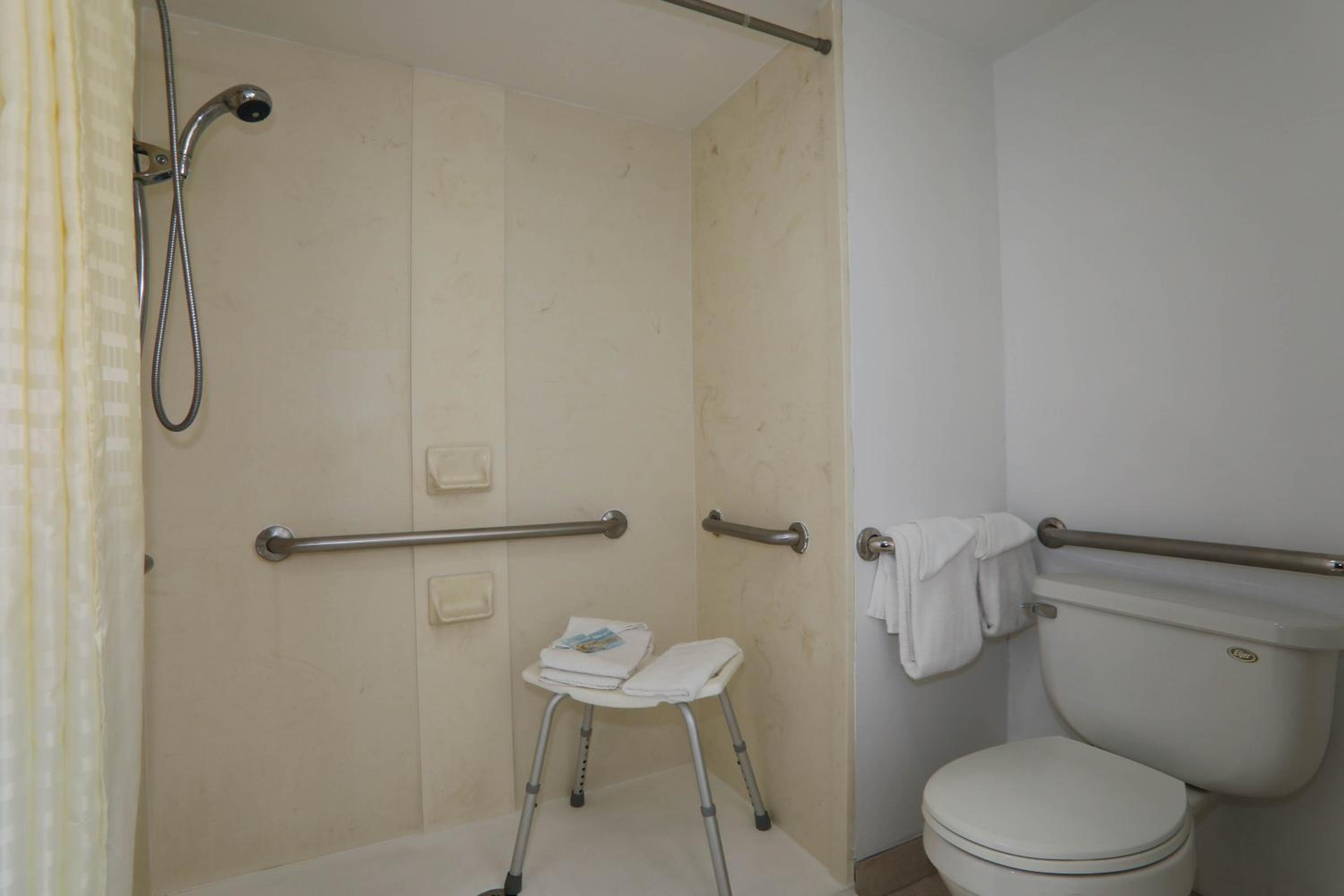 King Room - Non-Smoking - Disability Access - Photo 6