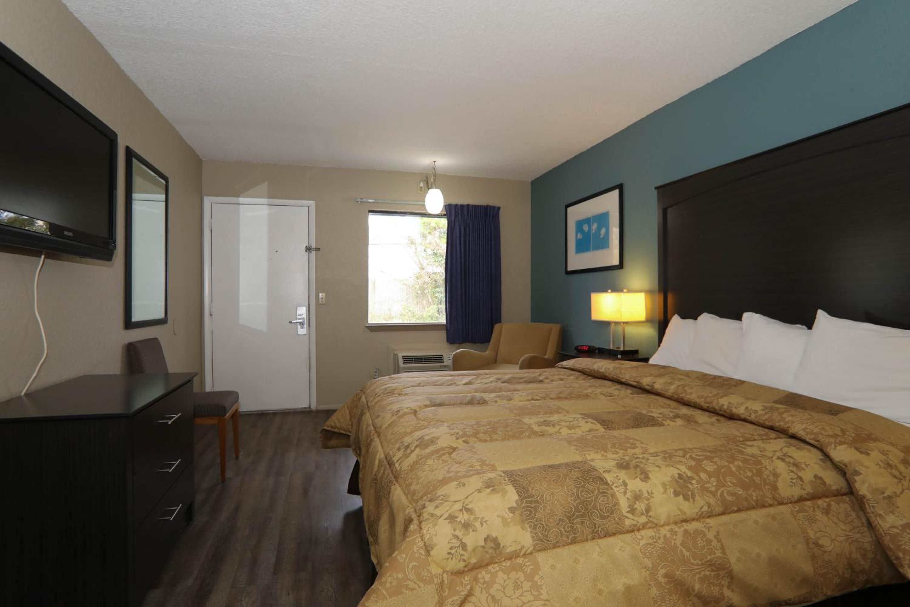 King Room - Non-Smoking - Disability Access - Photo 1
