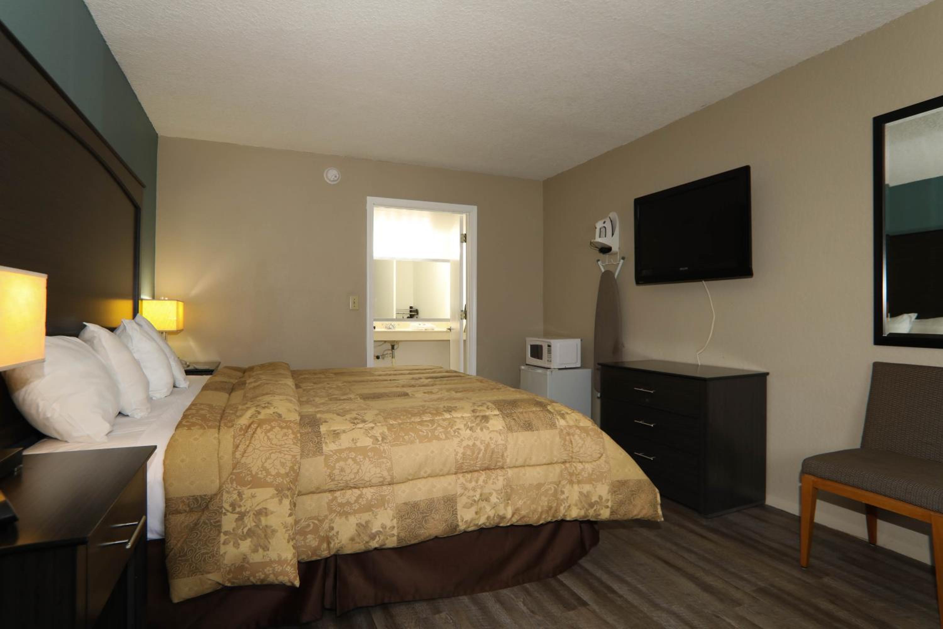 King Room - Non-Smoking - Disability Access - Photo 3