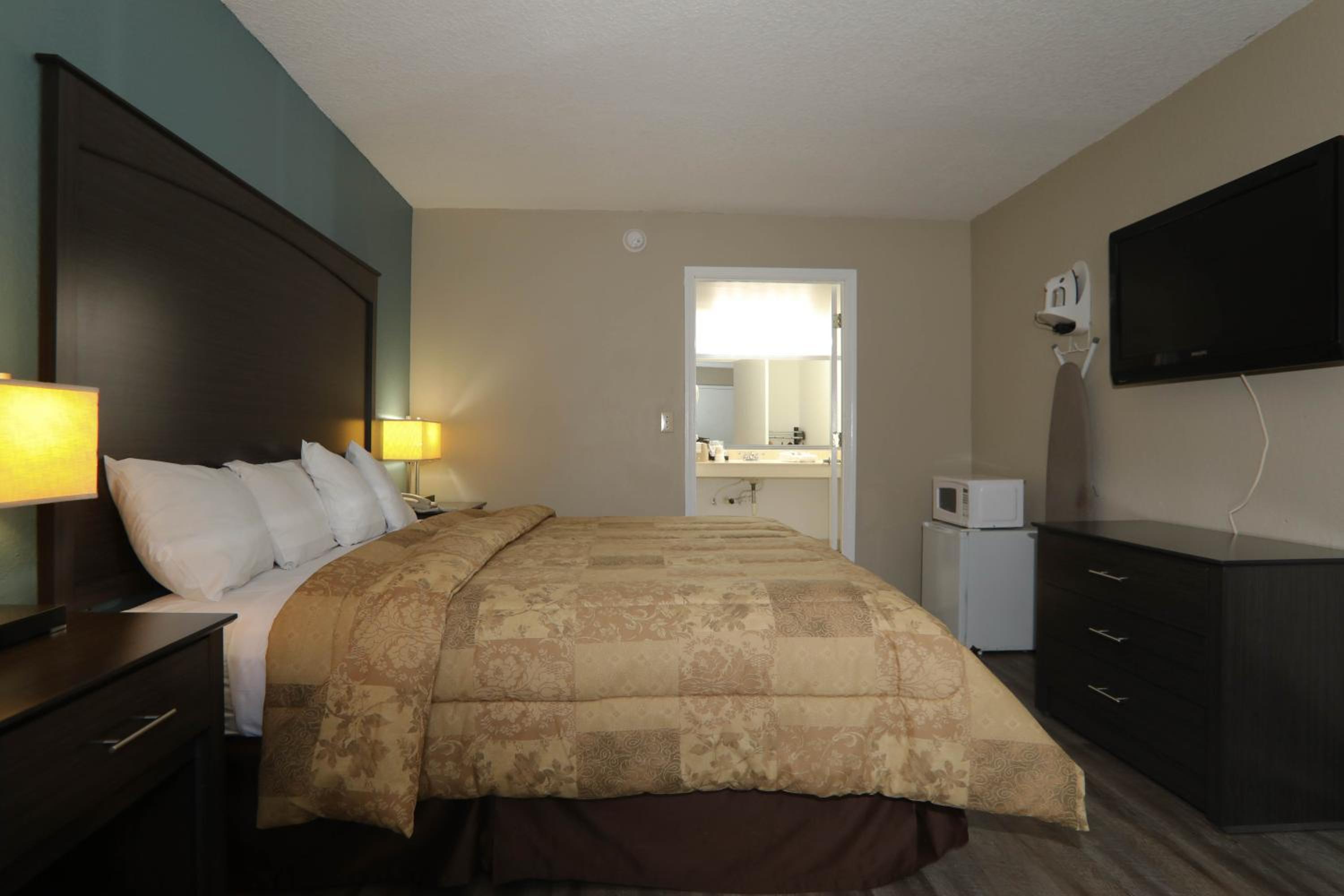 King Room - Non-Smoking - Disability Access - Photo 4