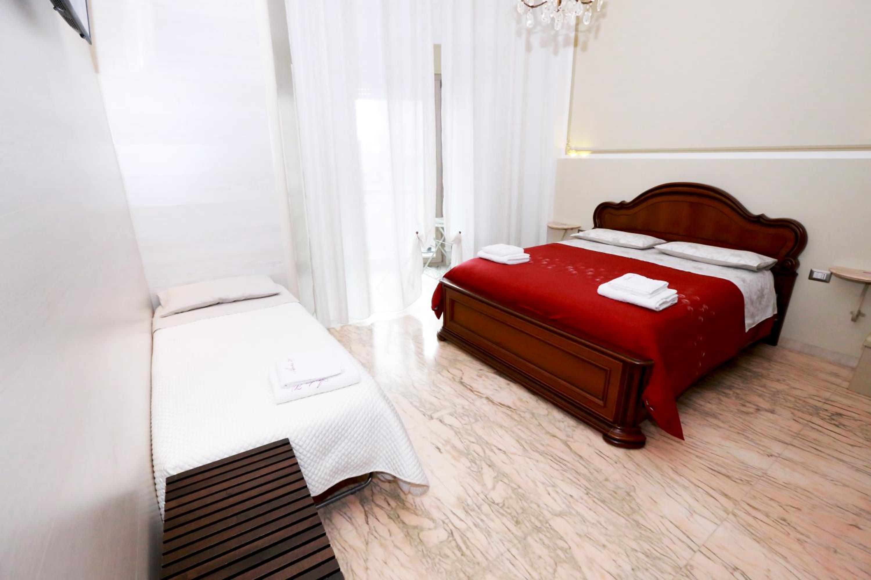 Classic Suite with Private Bathroom photo 3