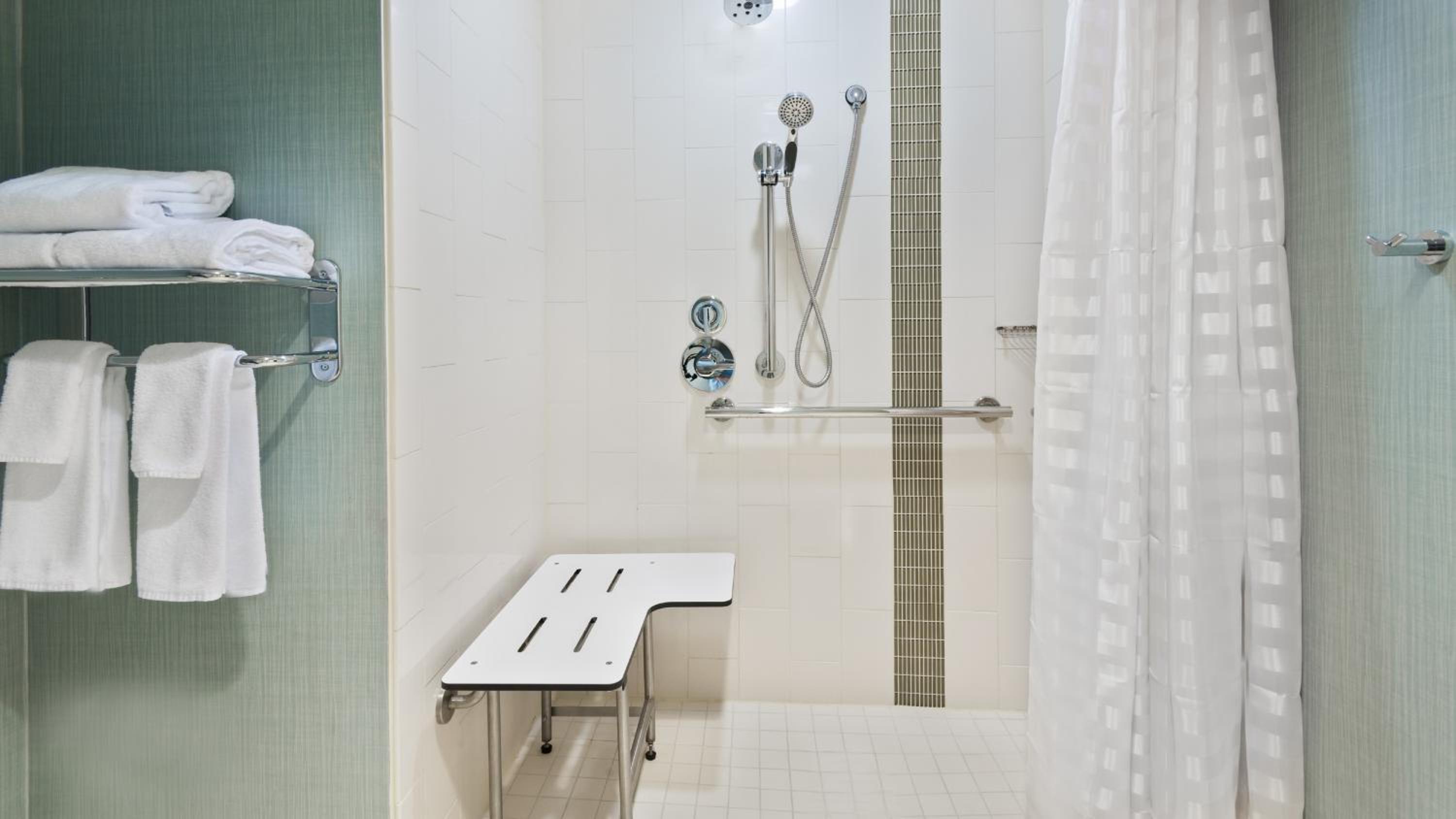 King Room with Sofa Bed and Roll-In Shower - Disability Access photo 3