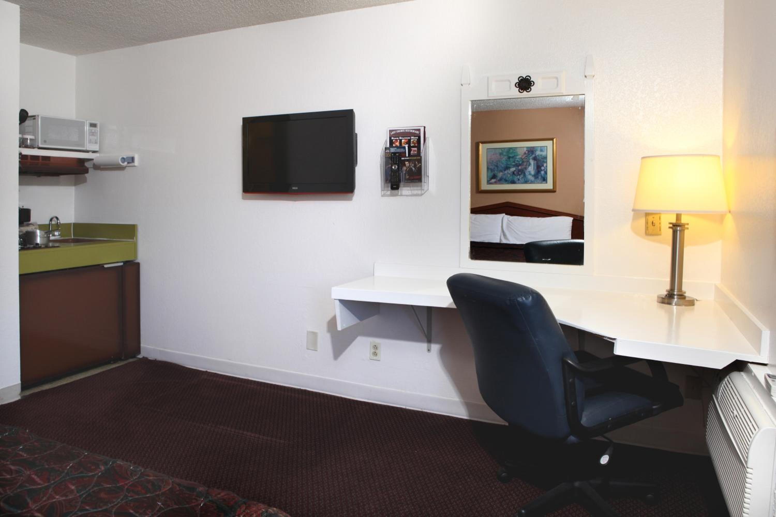 King Room - Non-Smoking - Photo 2