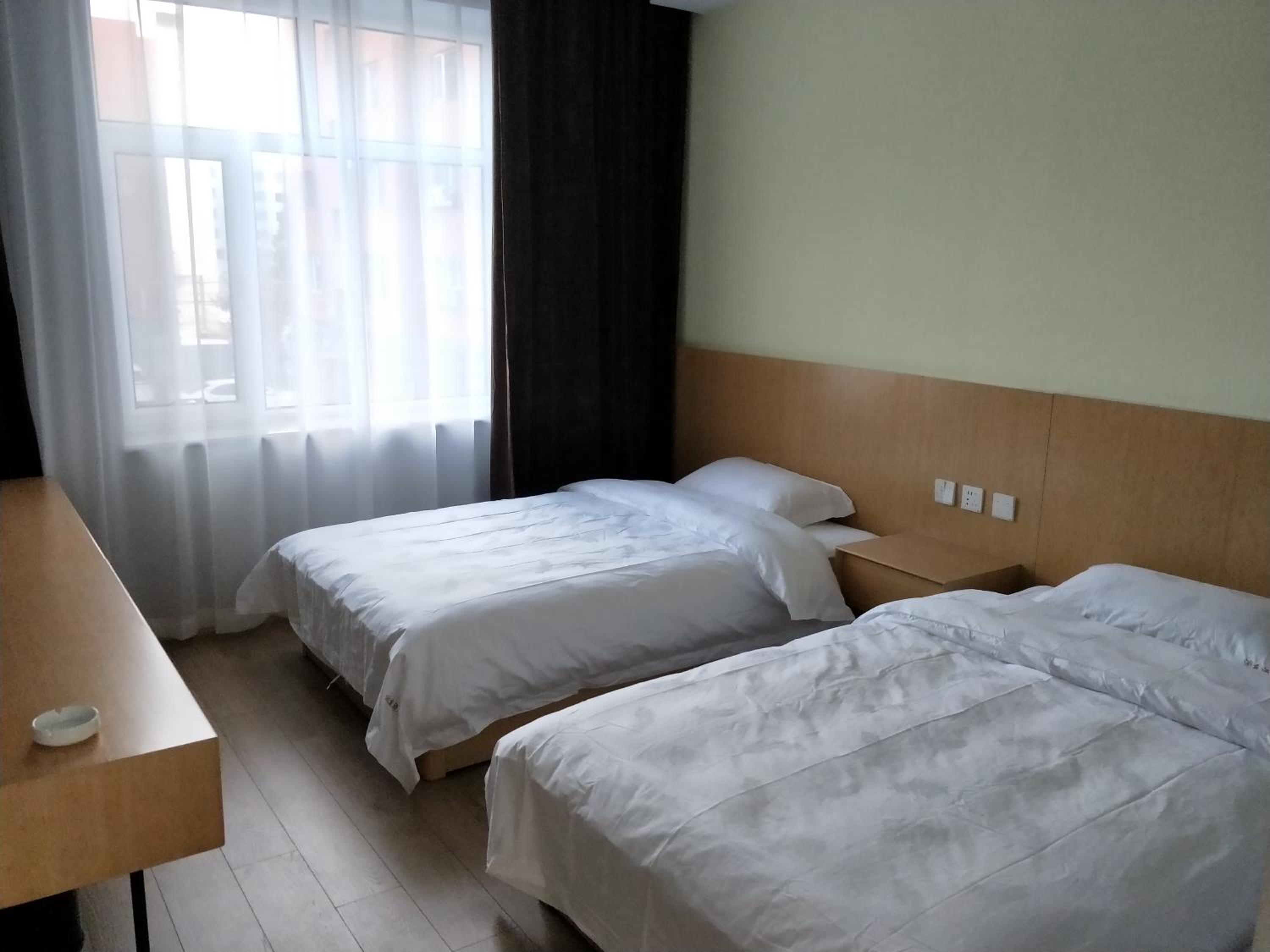 Twin Room with Private Bathroom photo 3