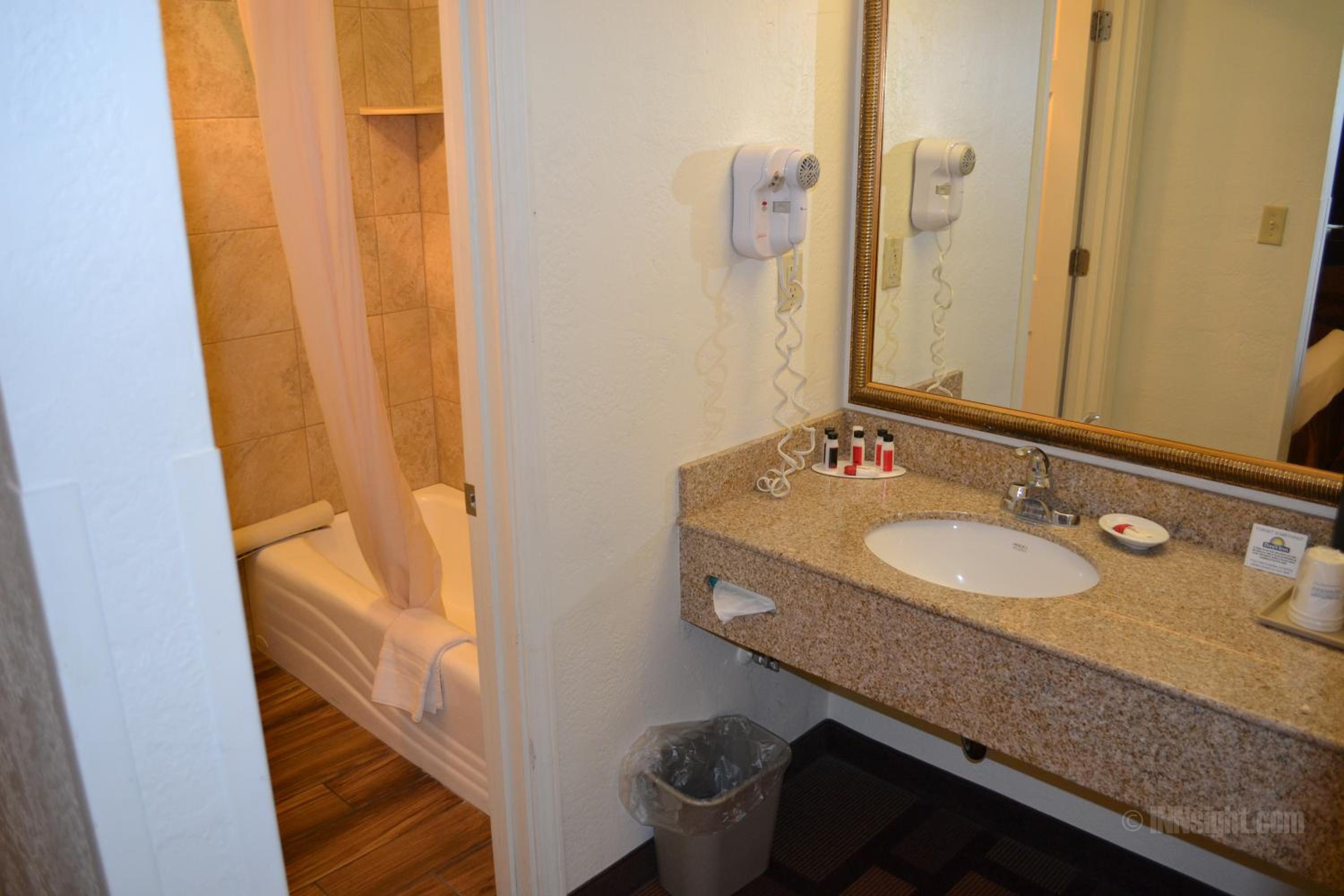 King Room - Non-Smoking photo 3