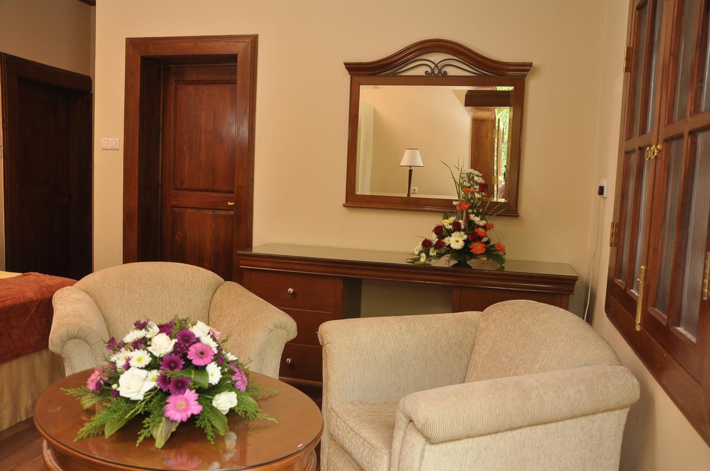 Deluxe Double Room with Balcony & Pool View photo 2