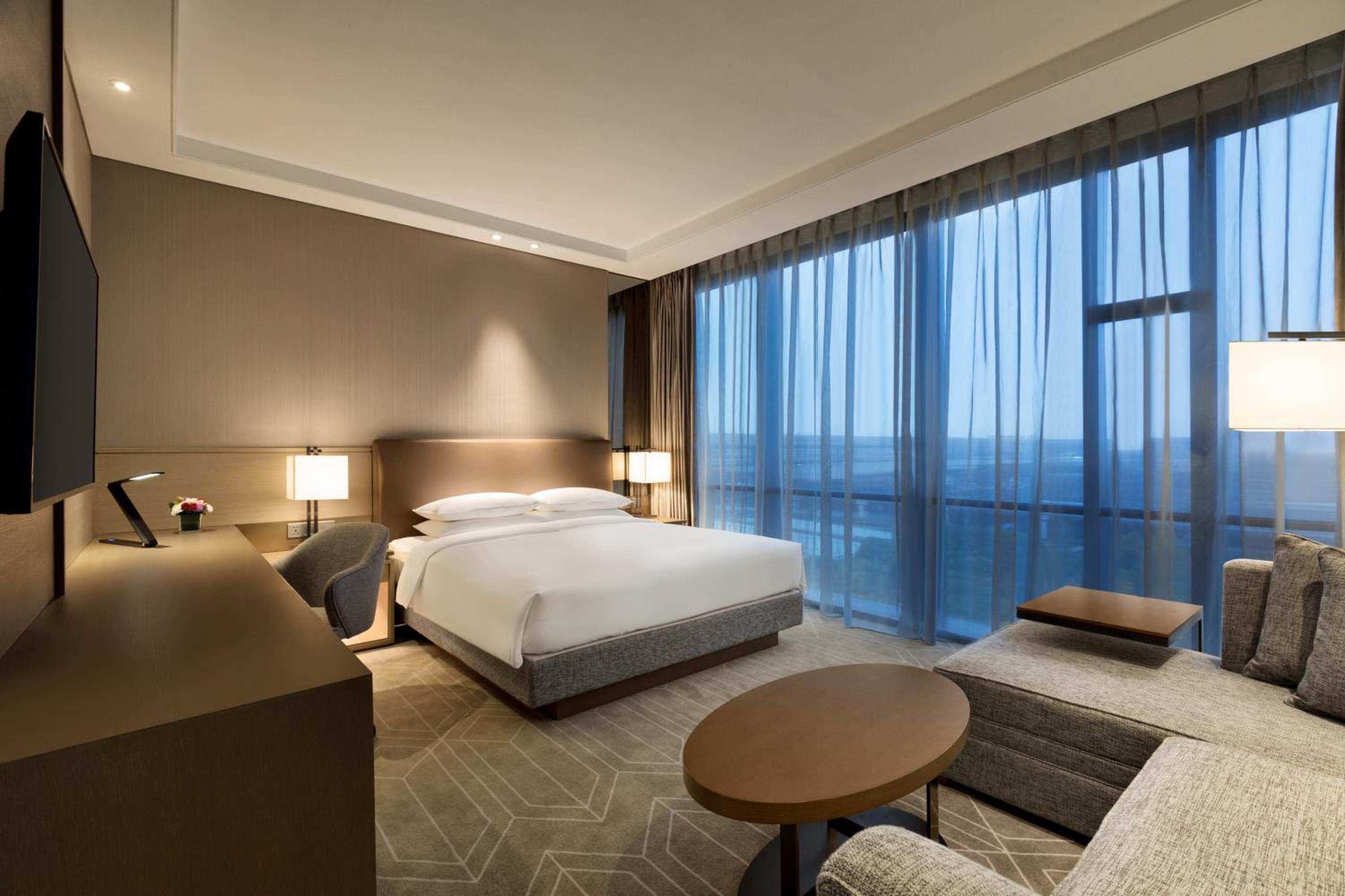 King Room with Sofa Bed and View photo 3